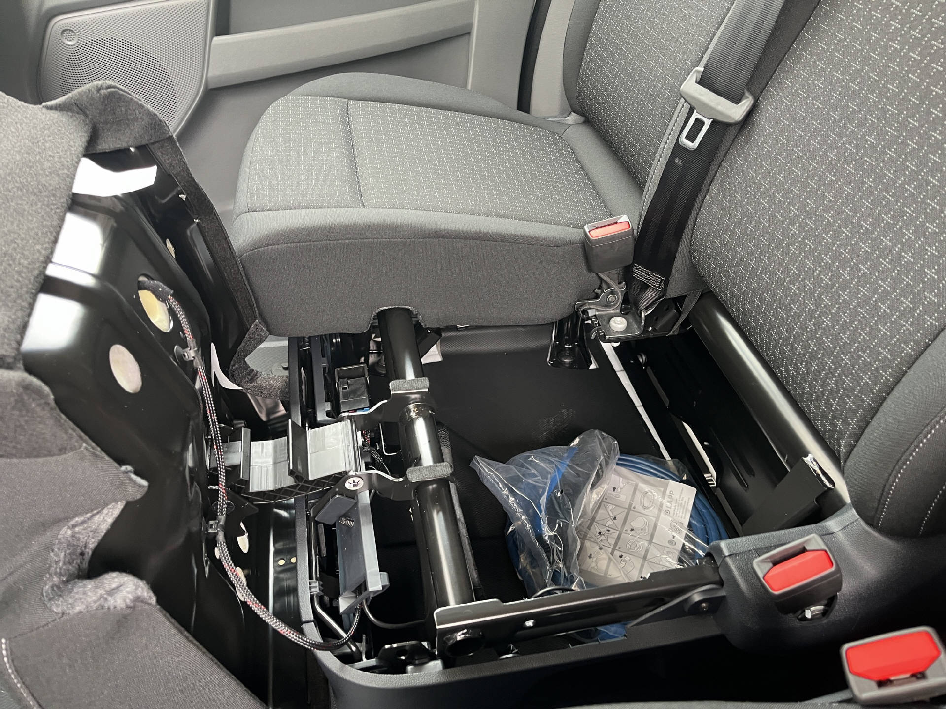FORD Transit Custom Van 320 L1 2.5 Duratec 233 Trend PHEV-image-13