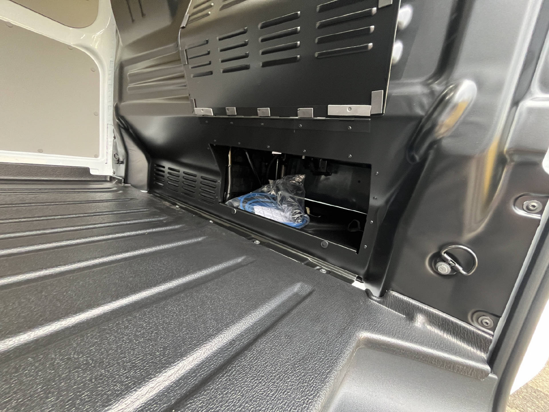 FORD Transit Custom Van 320 L1 2.5 Duratec 233 Trend PHEV-image-21