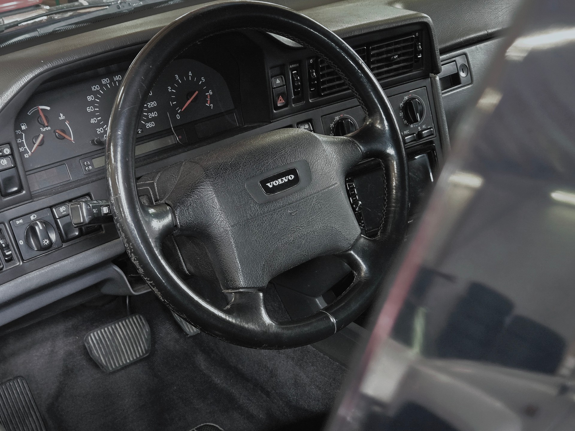 VOLVO 850 T-5-image-12