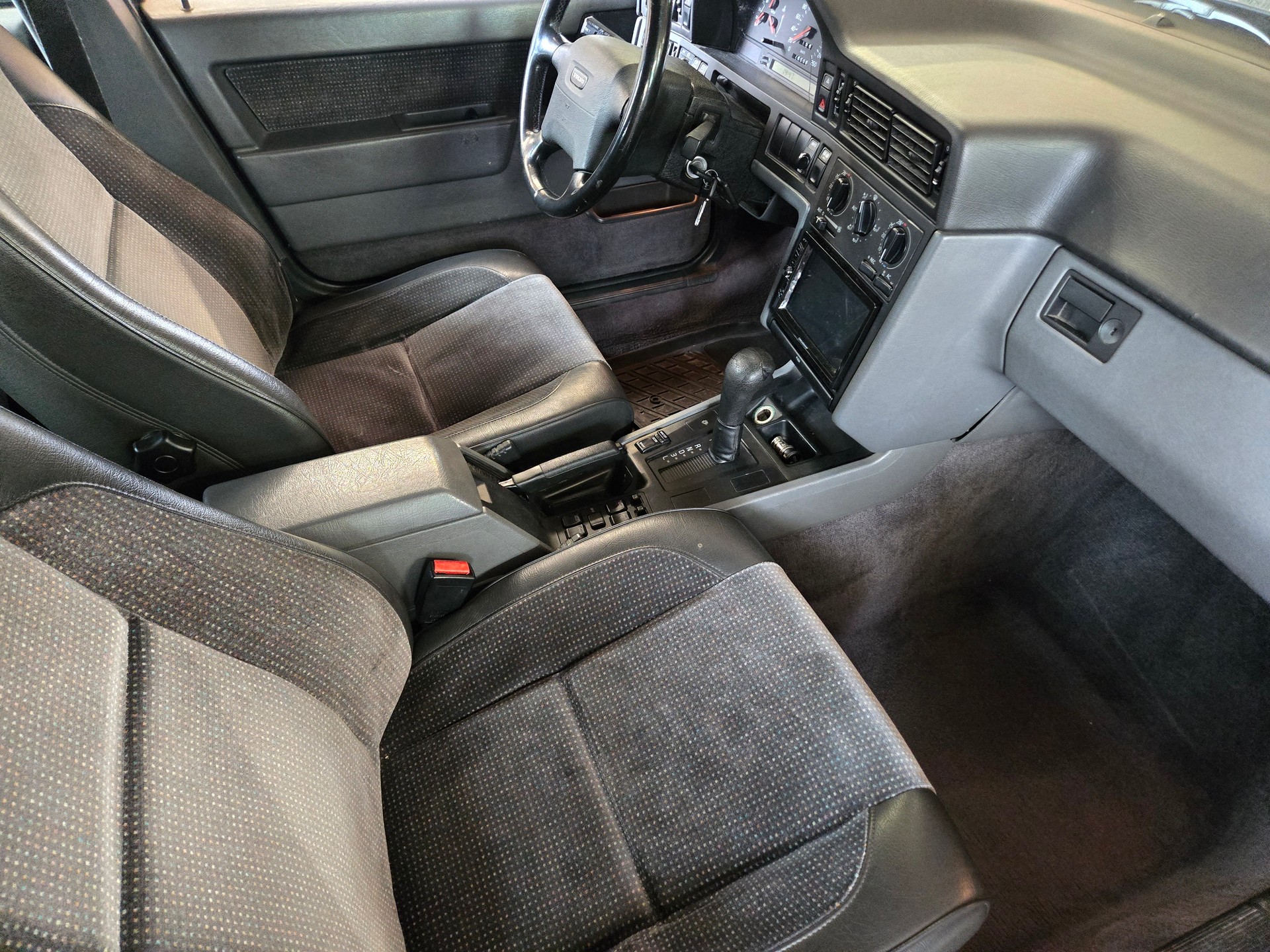 VOLVO 850 T-5-image-11