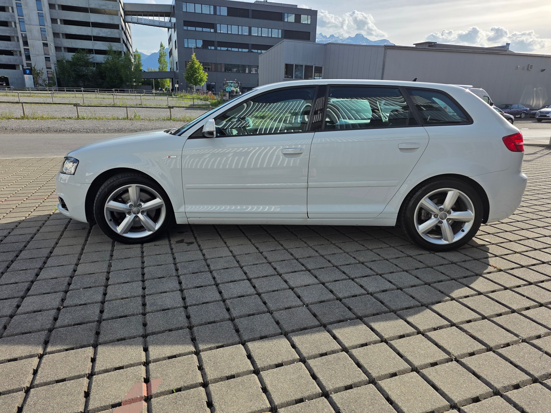 AUDI A3 Sportback 2.0 TDI Ambiente quattro-image-5