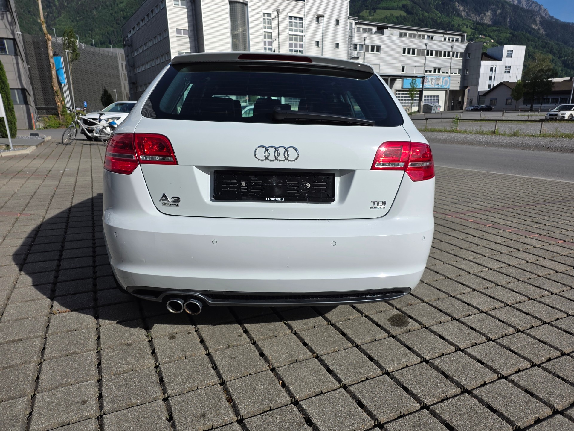 AUDI A3 Sportback 2.0 TDI Ambiente quattro-image-3