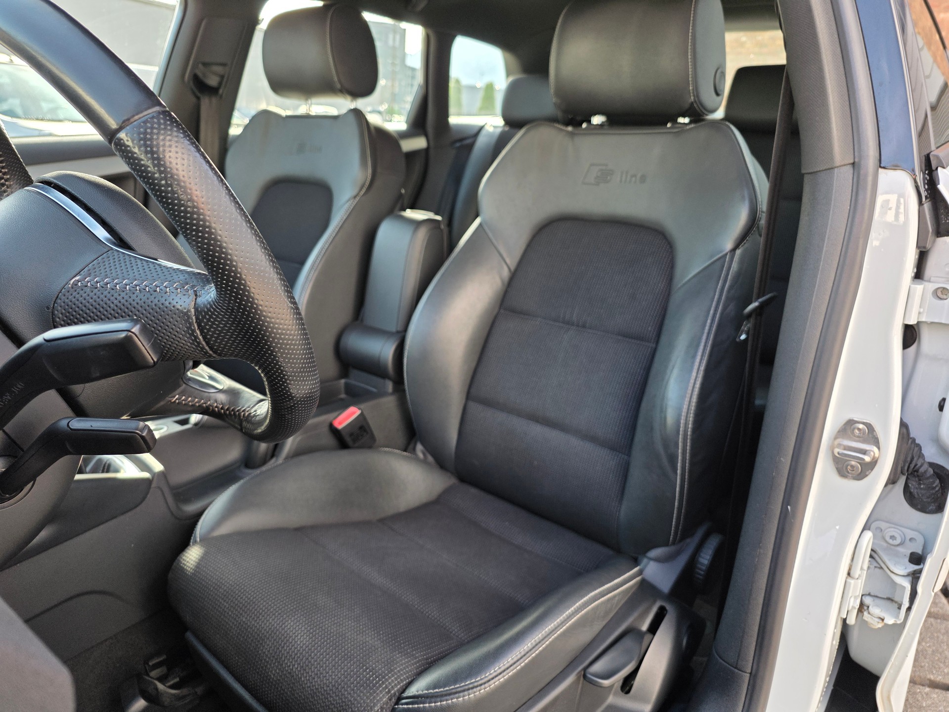 AUDI A3 Sportback 2.0 TDI Ambiente quattro-image-14