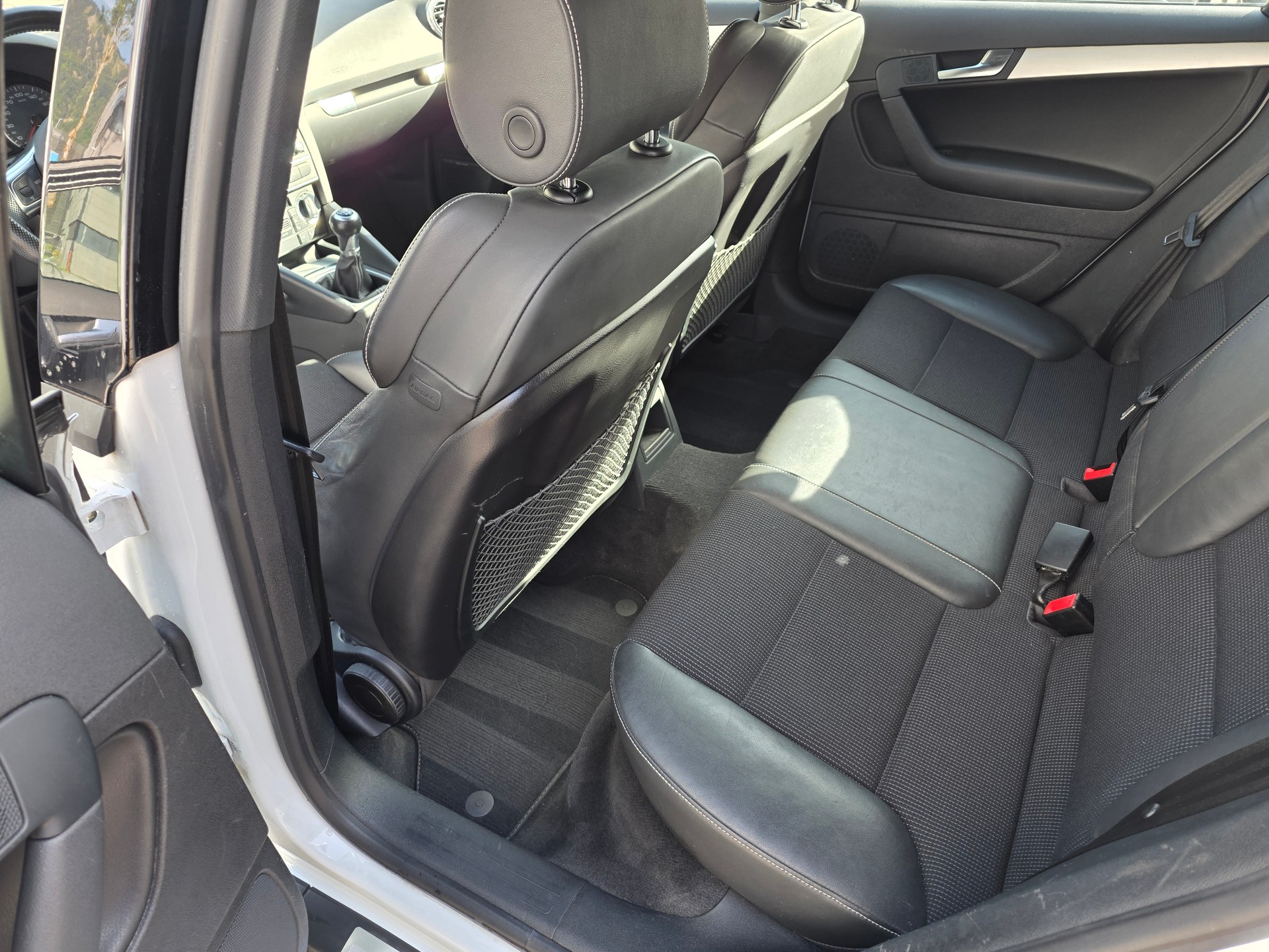 AUDI A3 Sportback 2.0 TDI Ambiente quattro-image-9
