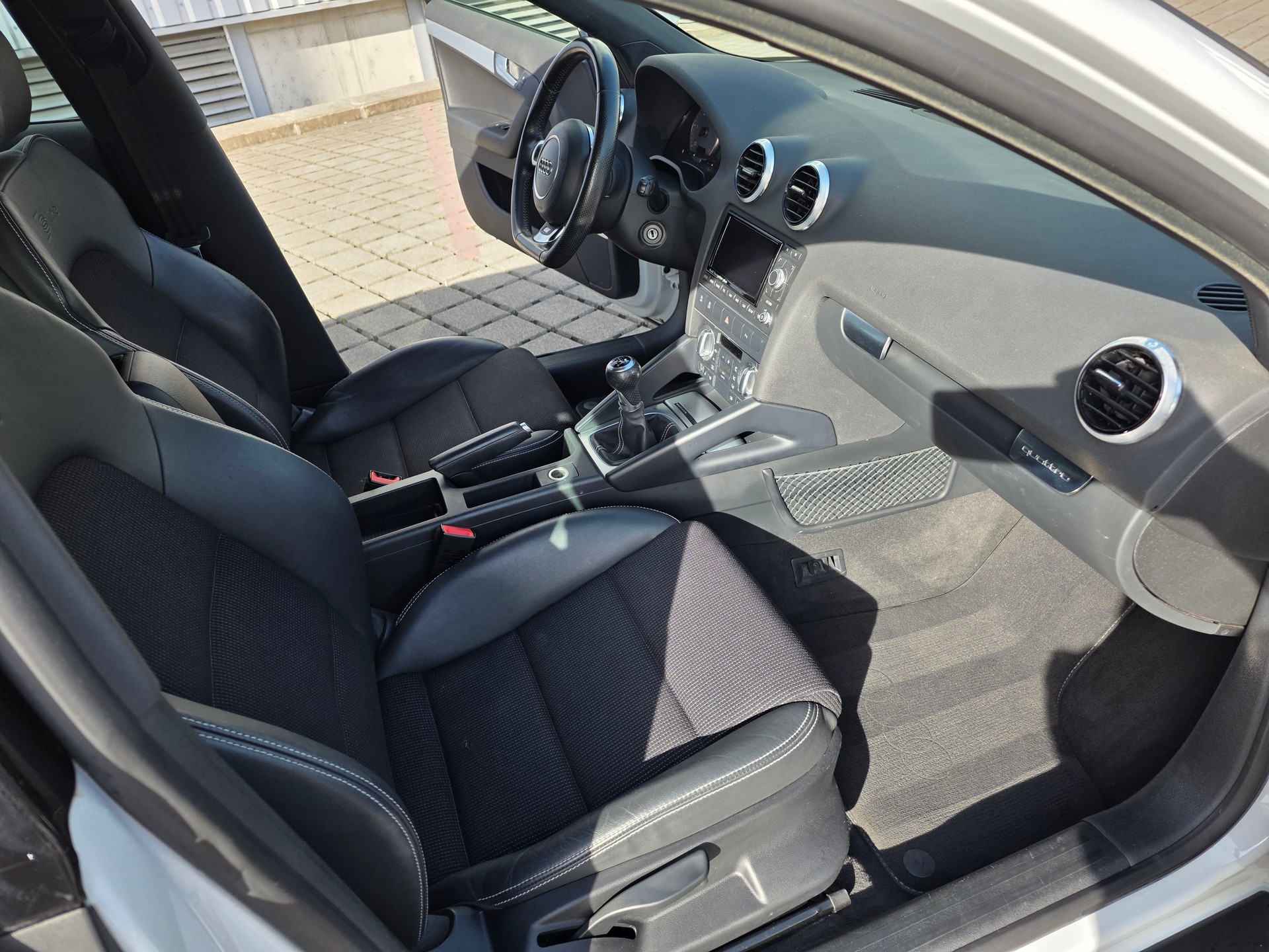 AUDI A3 Sportback 2.0 TDI Ambiente quattro-image-12