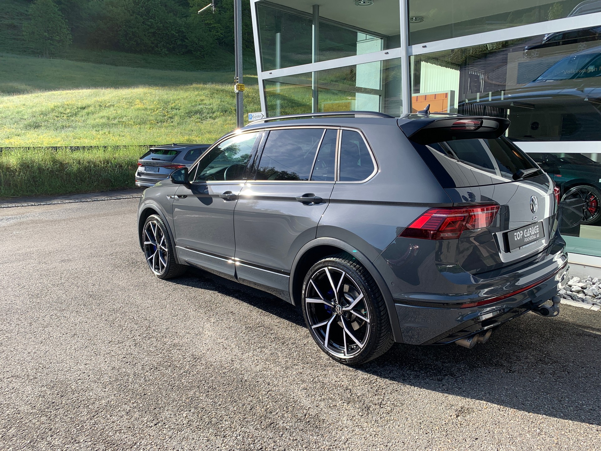 VW Tiguan 2.0TSI R 4Motion DSG-image-4