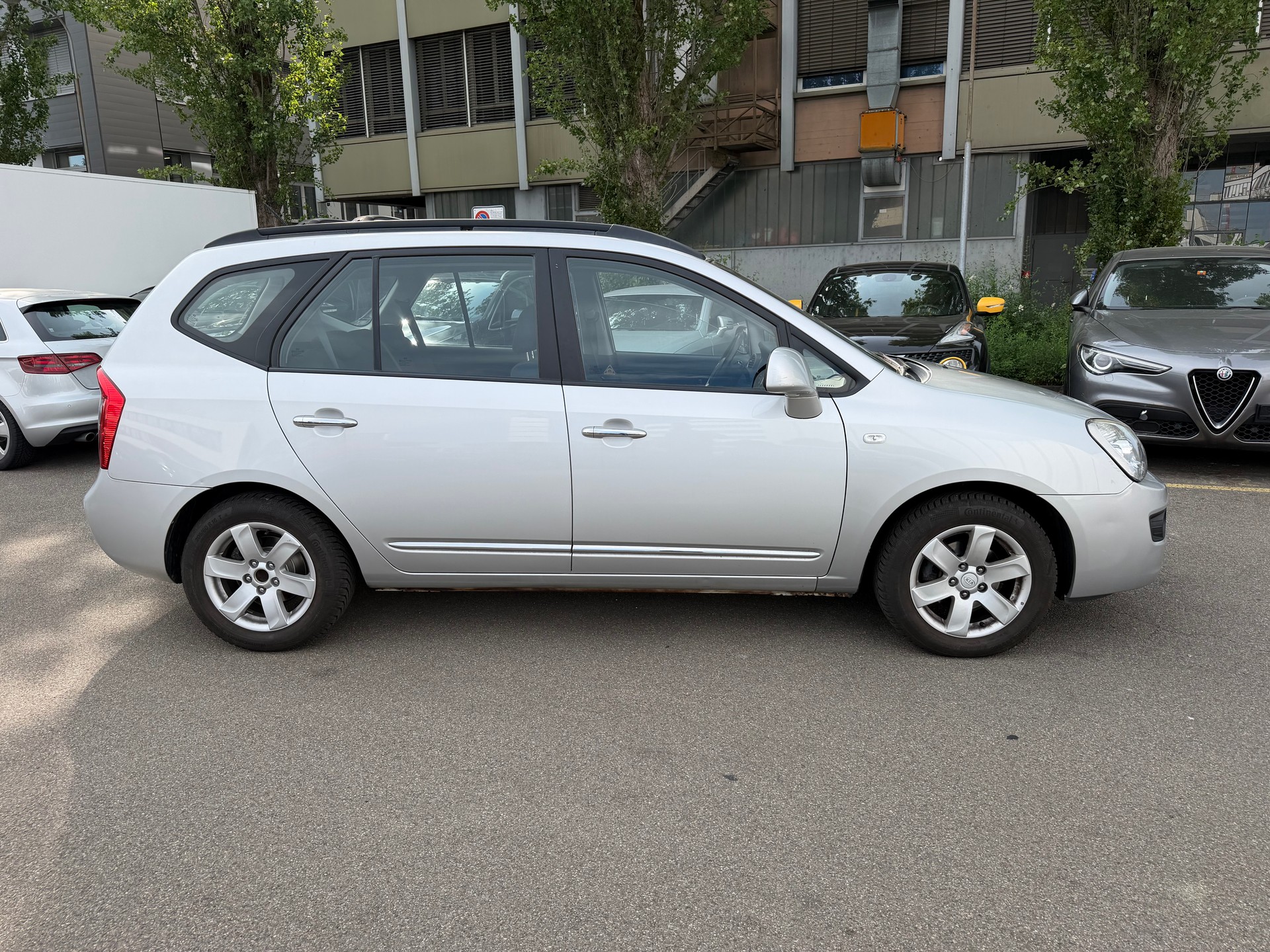 KIA Carens 2.0 CRDi Classic-image-3