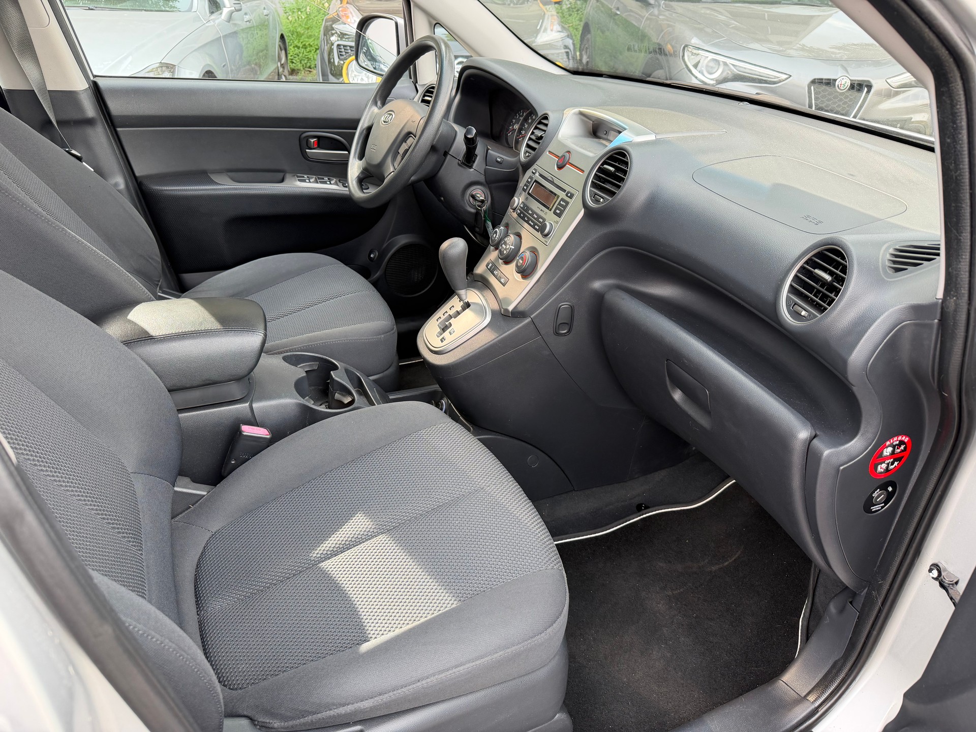 KIA Carens 2.0 CRDi Classic-image-10