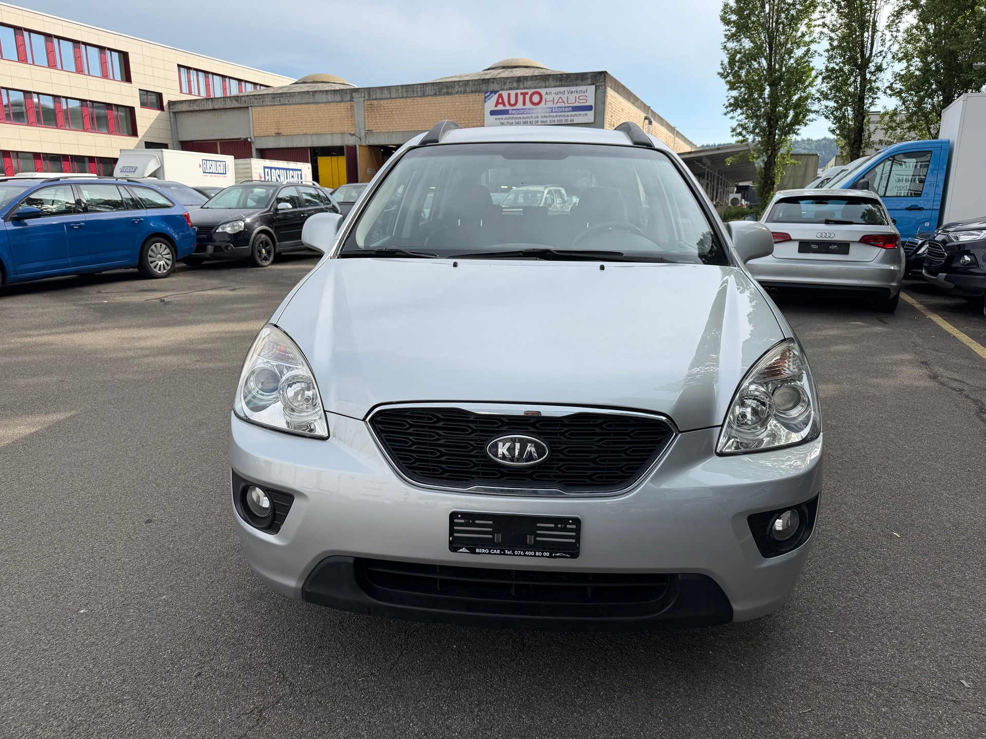 KIA Carens 2.0 CRDi Classic-image-1