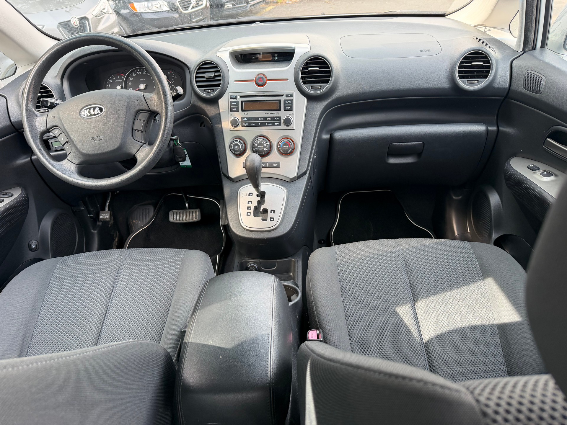 KIA Carens 2.0 CRDi Classic-image-9