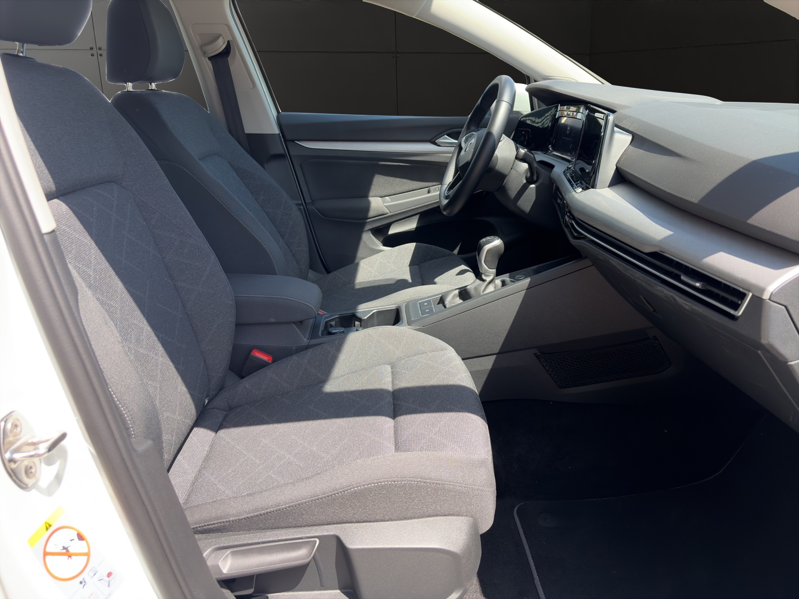 VW Golf VIII 1.5 TSI Life-image-14