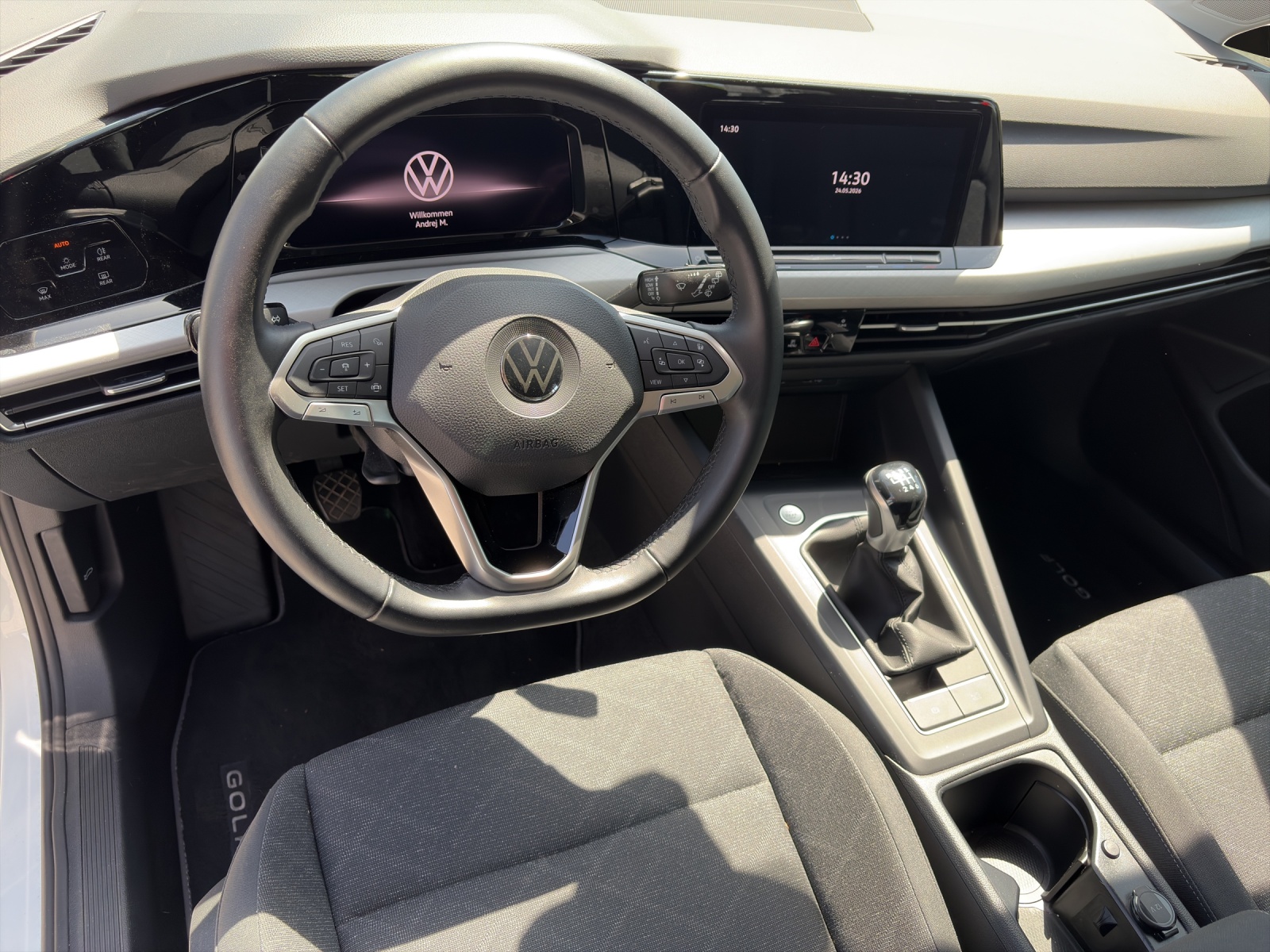 VW Golf VIII 1.5 TSI Life-image-9