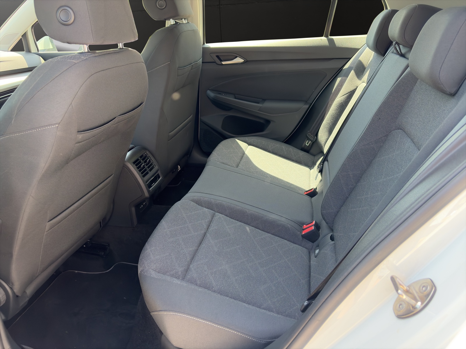 VW Golf VIII 1.5 TSI Life-image-11