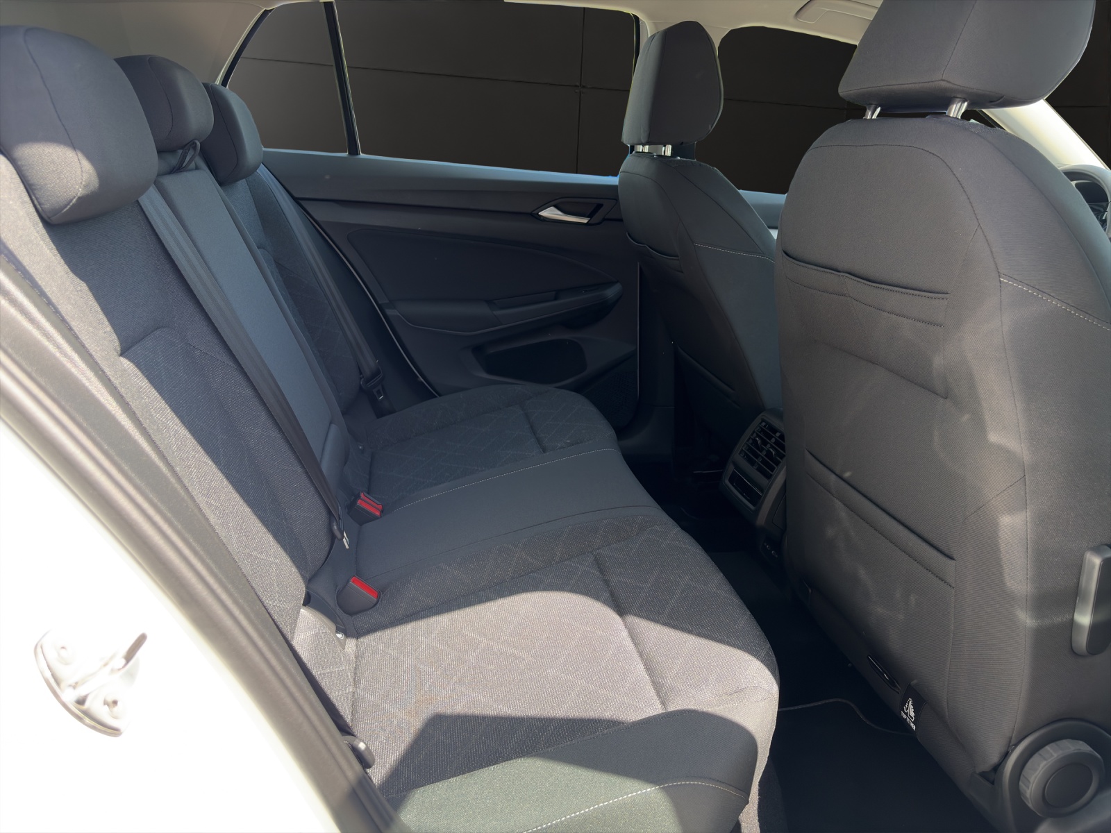 VW Golf VIII 1.5 TSI Life-image-13