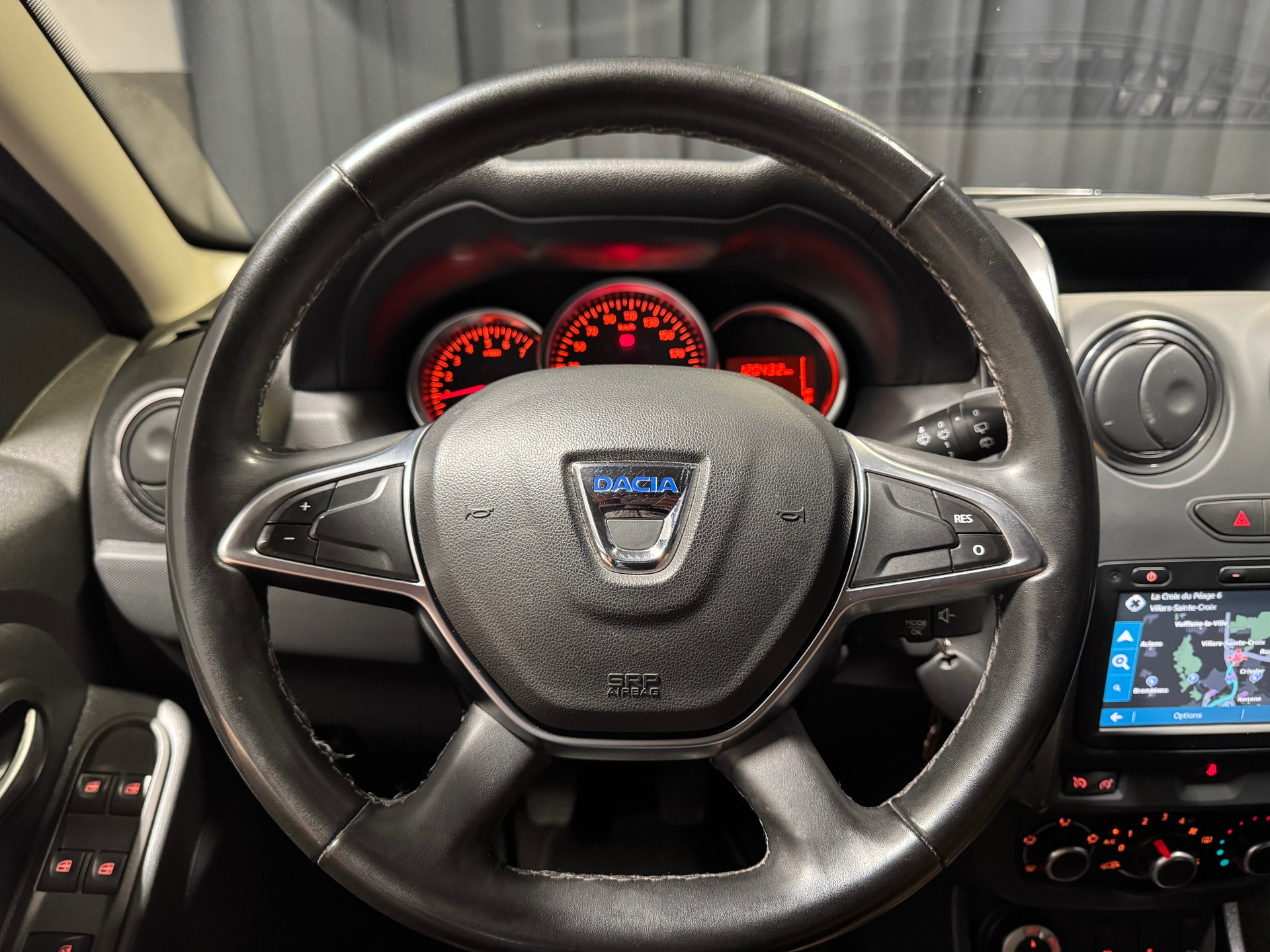 DACIA Duster 1.2 T Ambiance 4x4(81)(M)-image-9