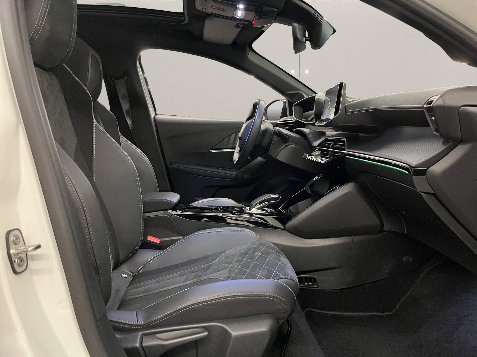 PEUGEOT 208-image-13