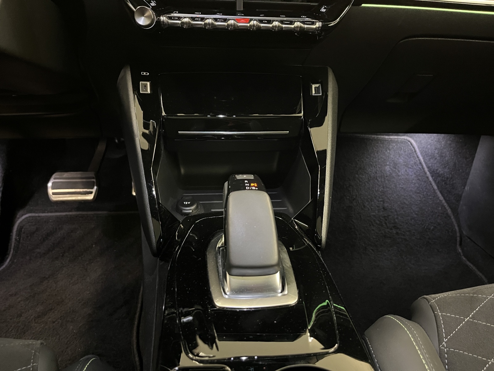 PEUGEOT 208-image-10