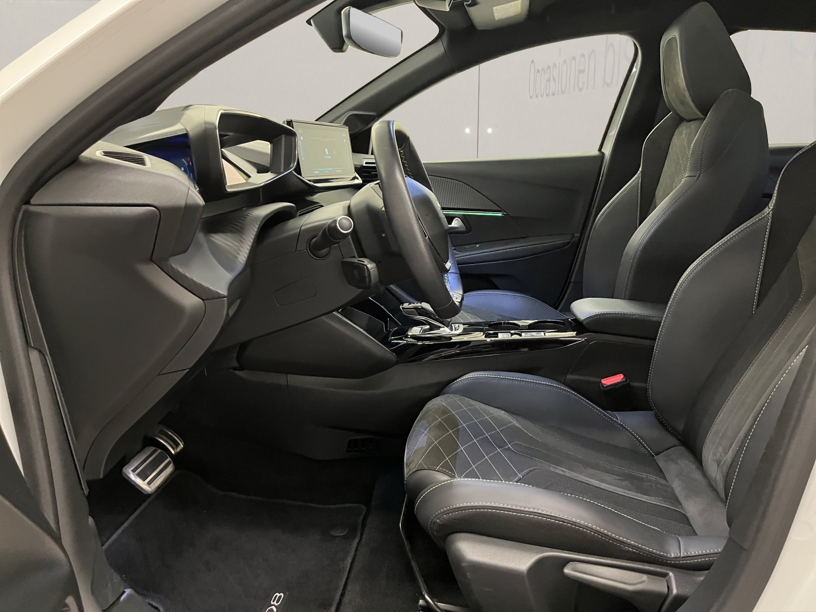 PEUGEOT 208-image-6