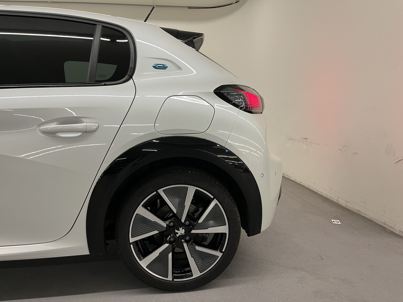 PEUGEOT 208-image-16