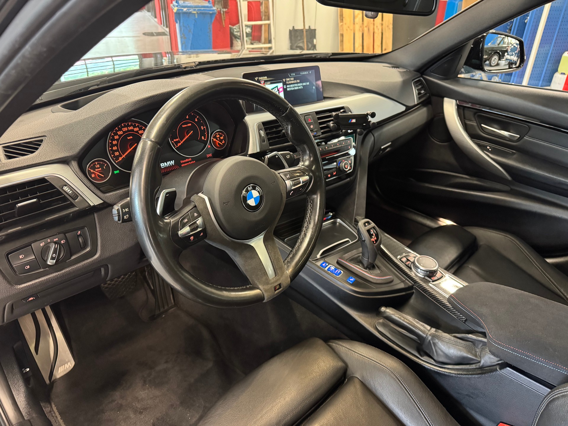 BMW 320d xDrive Touring M Sport Line Steptronic-image-11