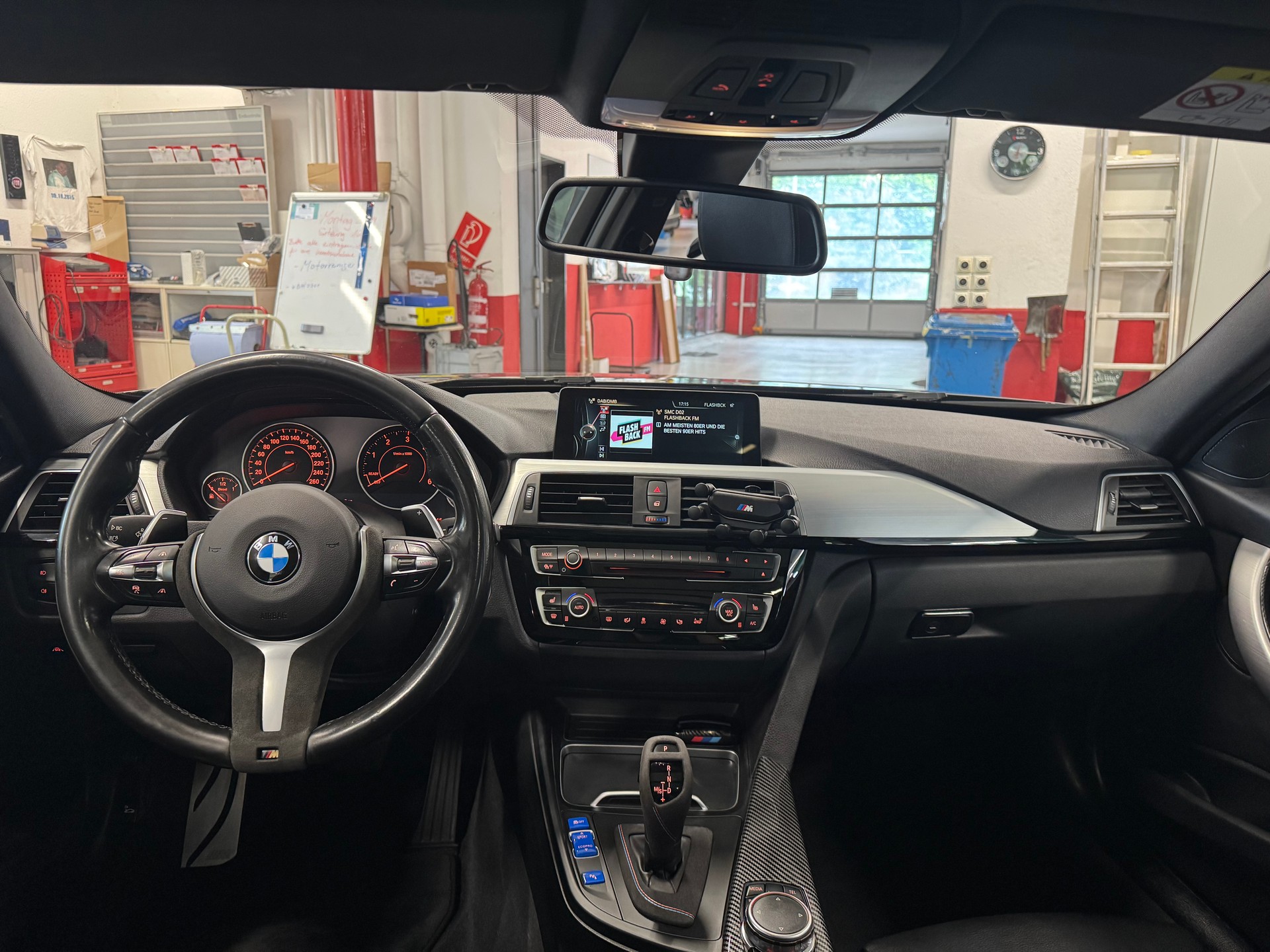 BMW 320d xDrive Touring M Sport Line Steptronic-image-8