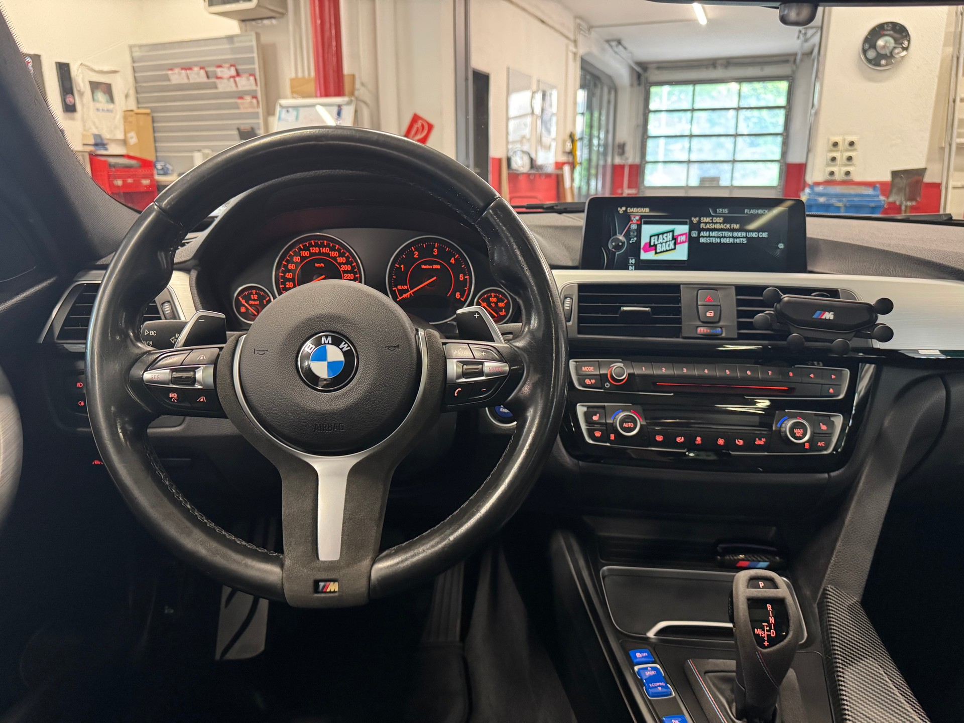 BMW 320d xDrive Touring M Sport Line Steptronic-image-10