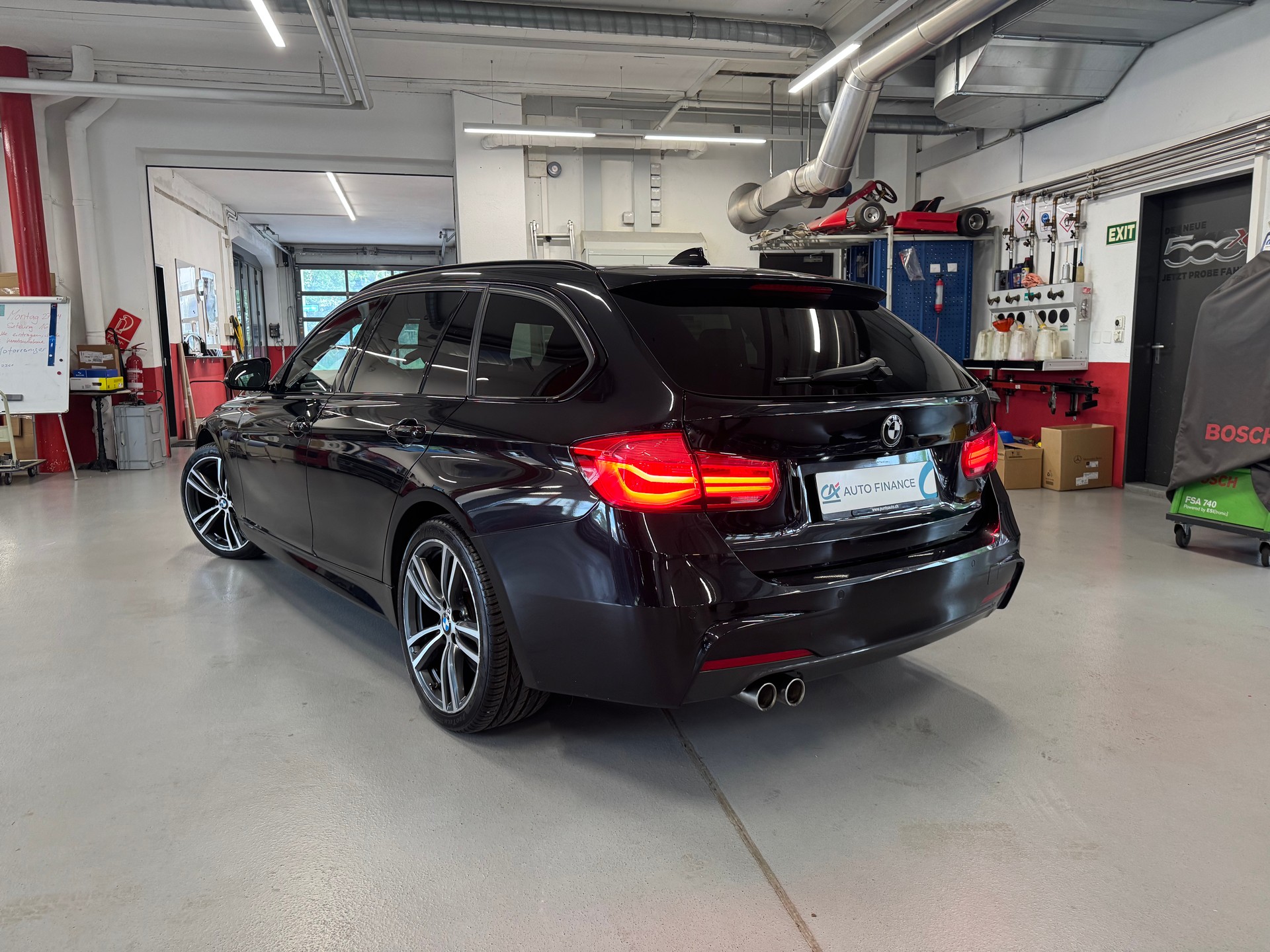 BMW 320d xDrive Touring M Sport Line Steptronic-image-4