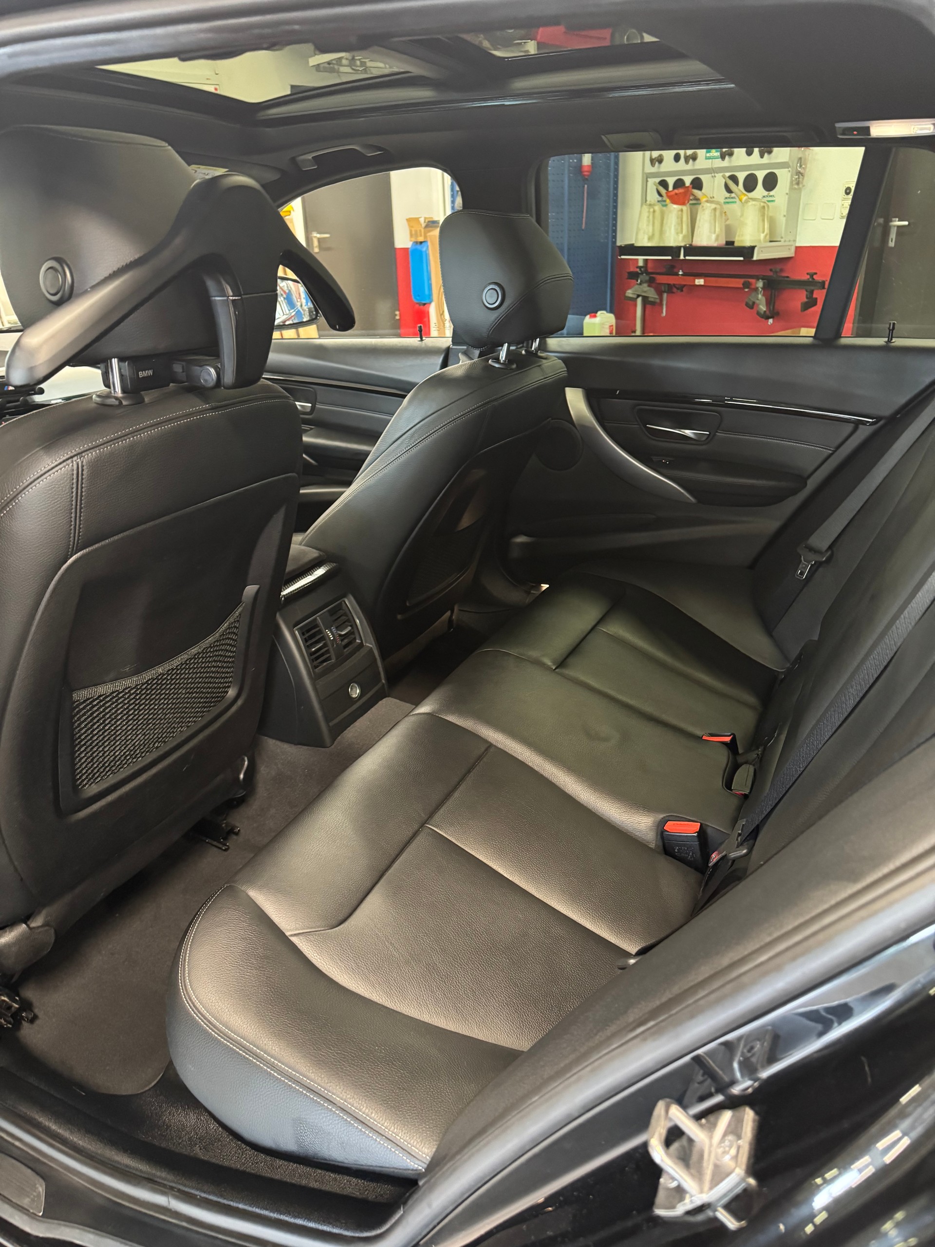 BMW 320d xDrive Touring M Sport Line Steptronic-image-13