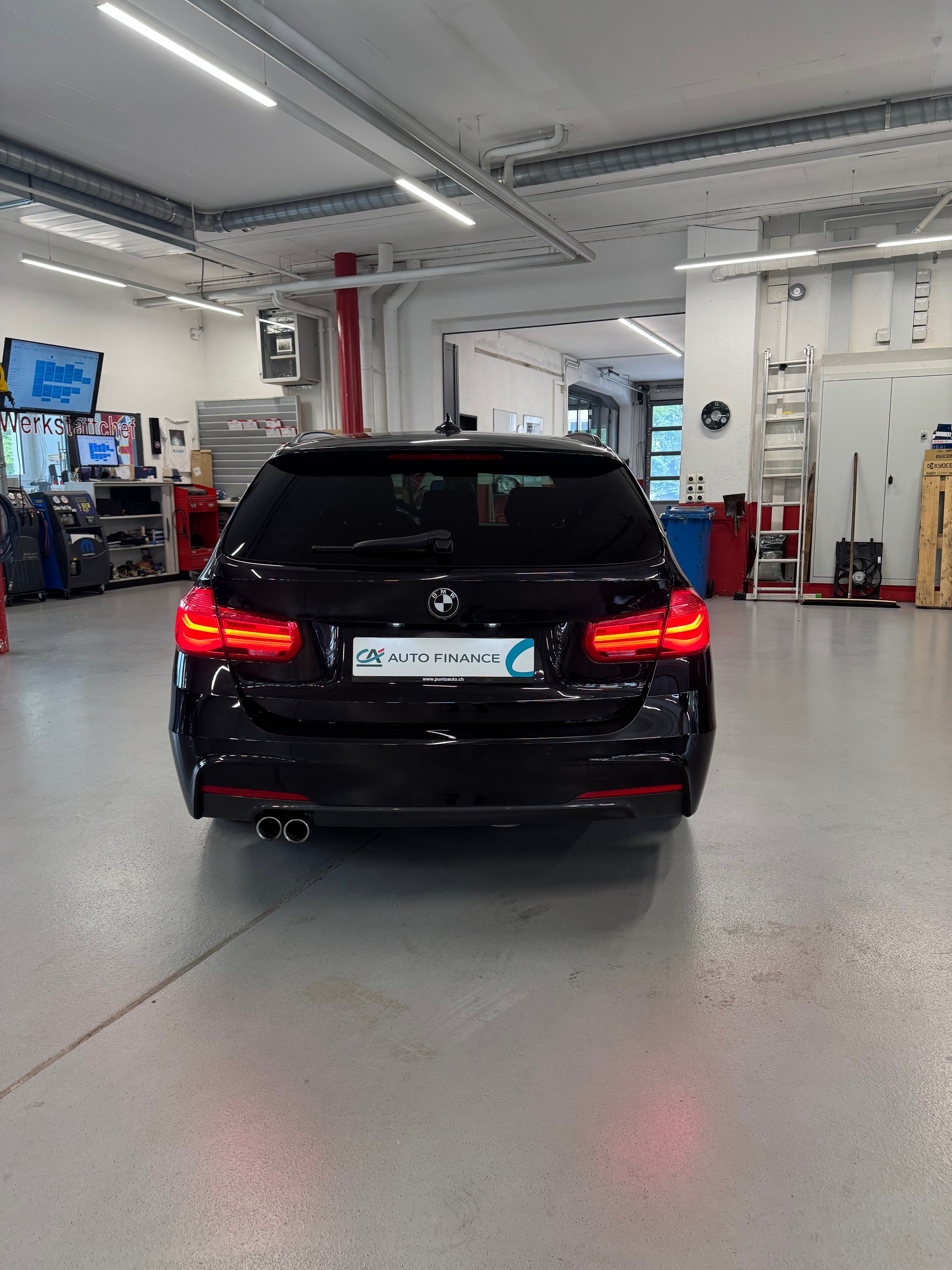 BMW 320d xDrive Touring M Sport Line Steptronic-image-3