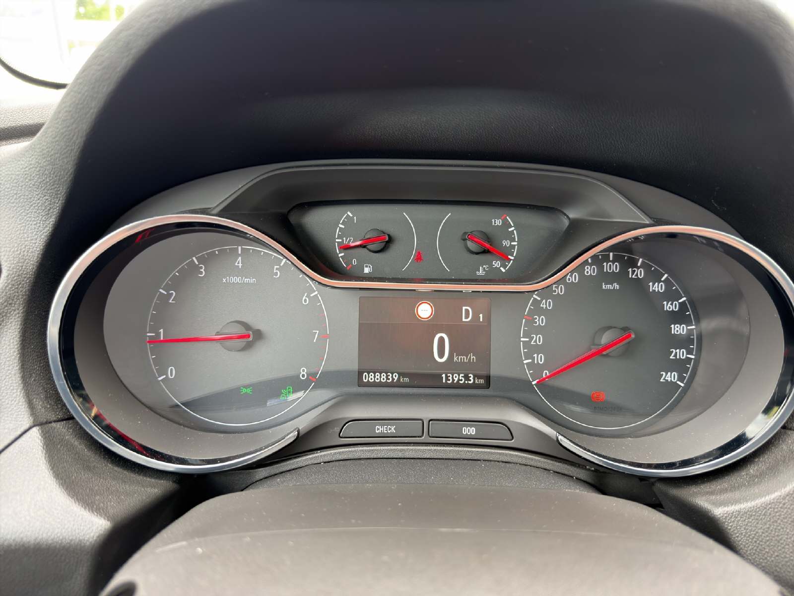 OPEL Grandland X 1.2i T Excellence-image-8