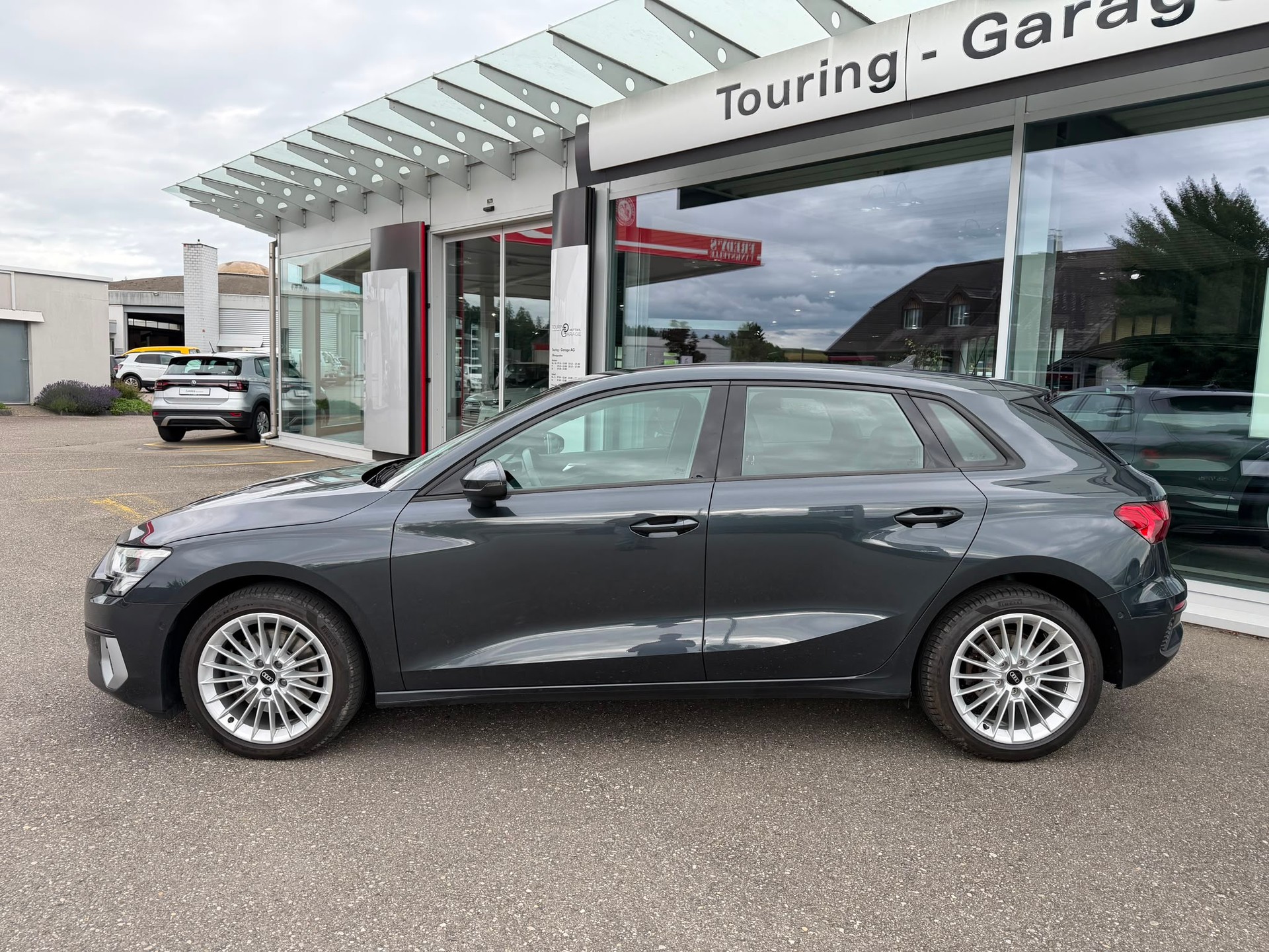 AUDI A3 Sportback 35 TFSI advanced S-tronic-showroom-element-1