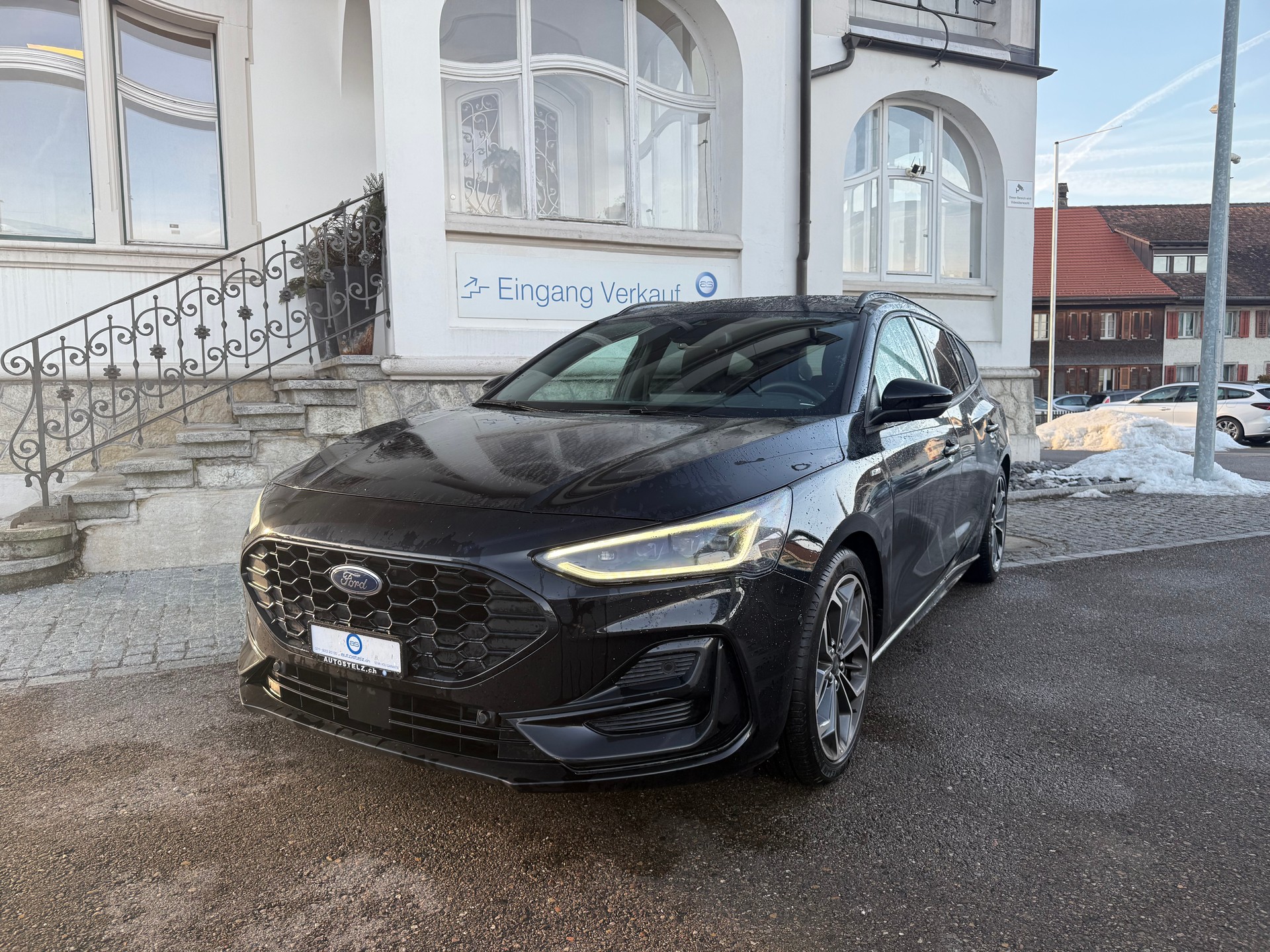 FORD Focus Station Wagon 1.0i EcoB Hybrid 155 ST-Line X-showroom-element-1