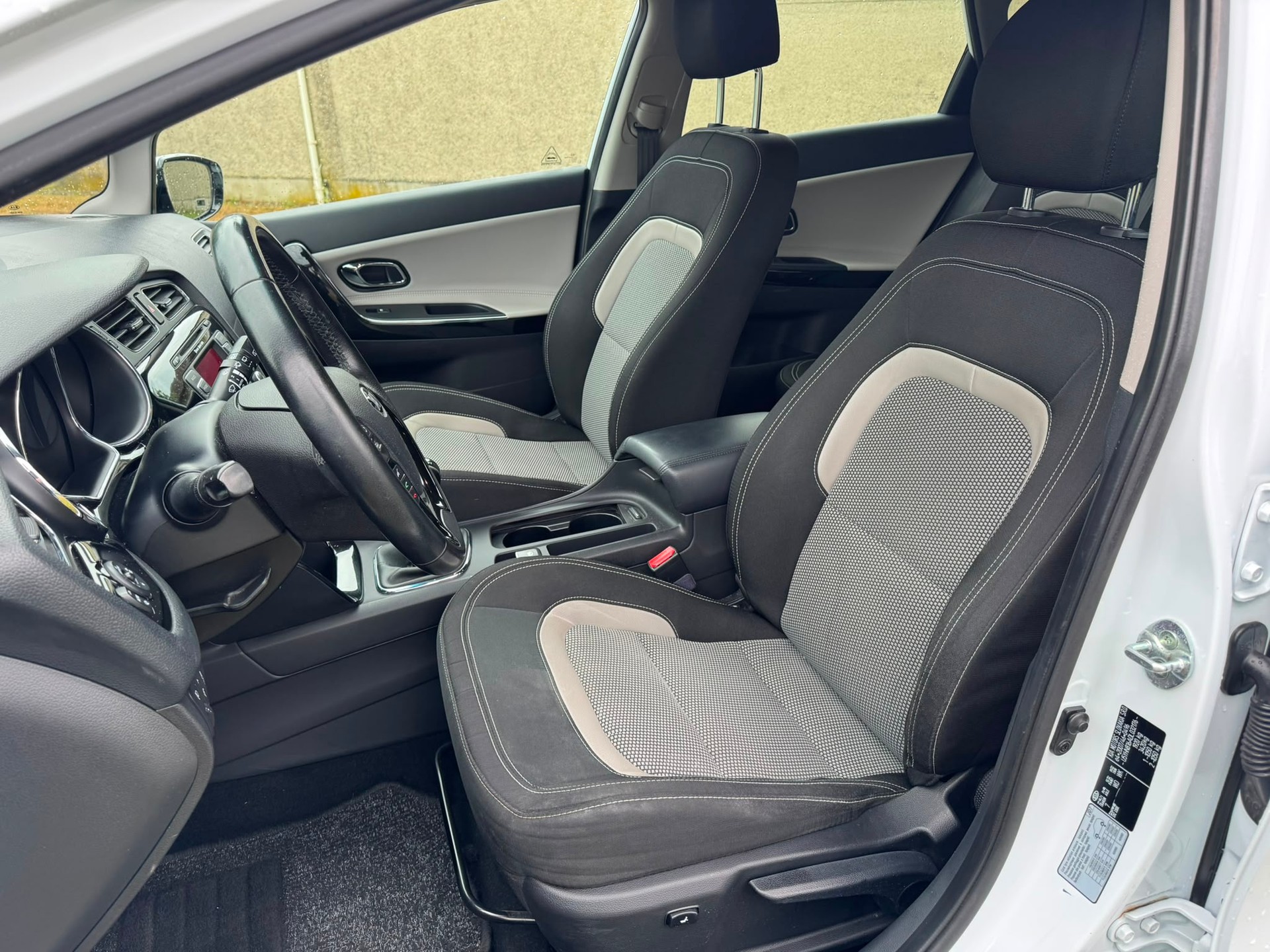 KIA Cee'd Sportswagon 1.6-image-11