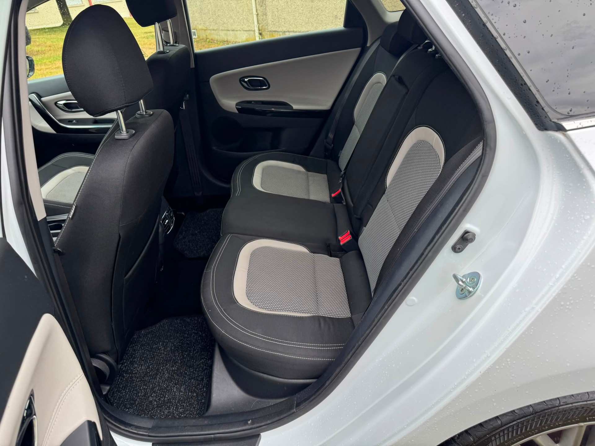 KIA Cee'd Sportswagon 1.6-image-13