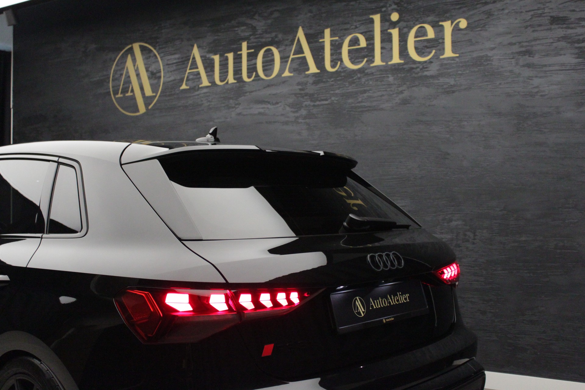 AUDI RS3 Sportback 2.5 TSI quattro S-tronic-image-12