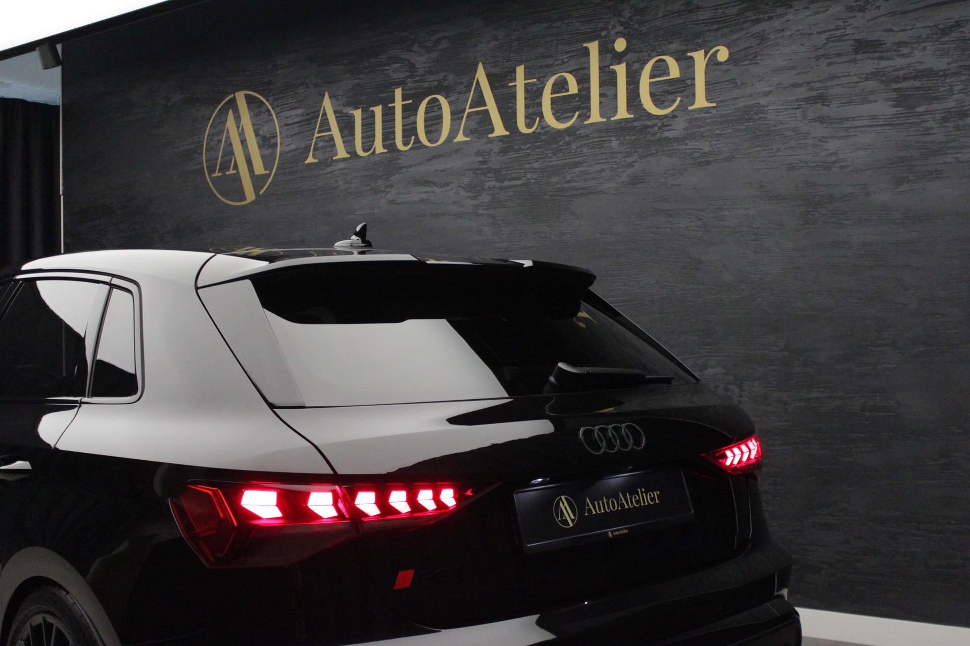 AUDI RS3 Sportback 2.5 TSI quattro S-tronic-image-16