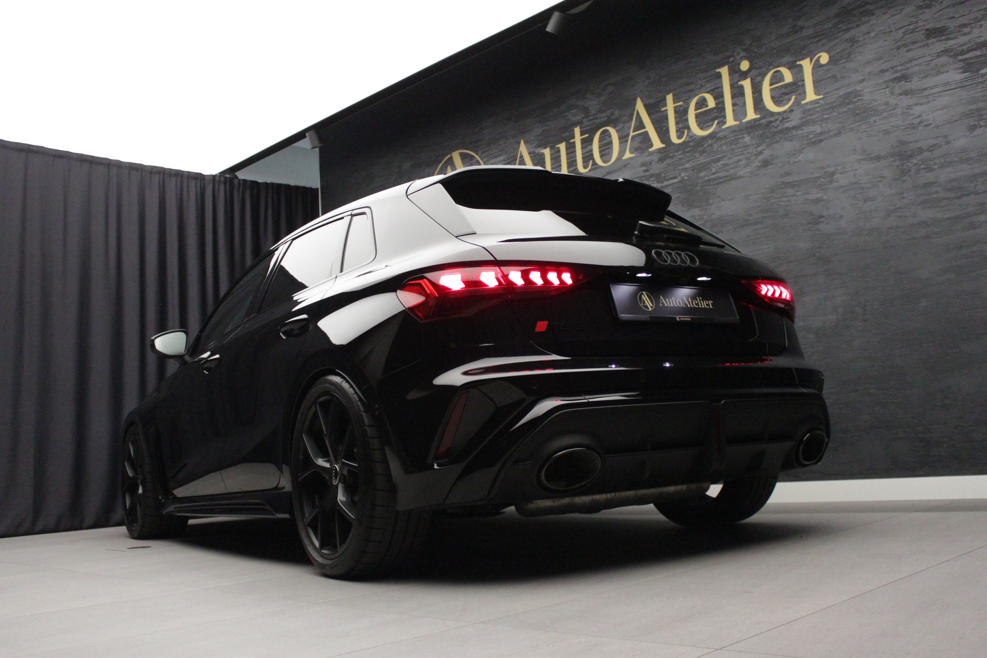 AUDI RS3 Sportback 2.5 TSI quattro S-tronic-image-11