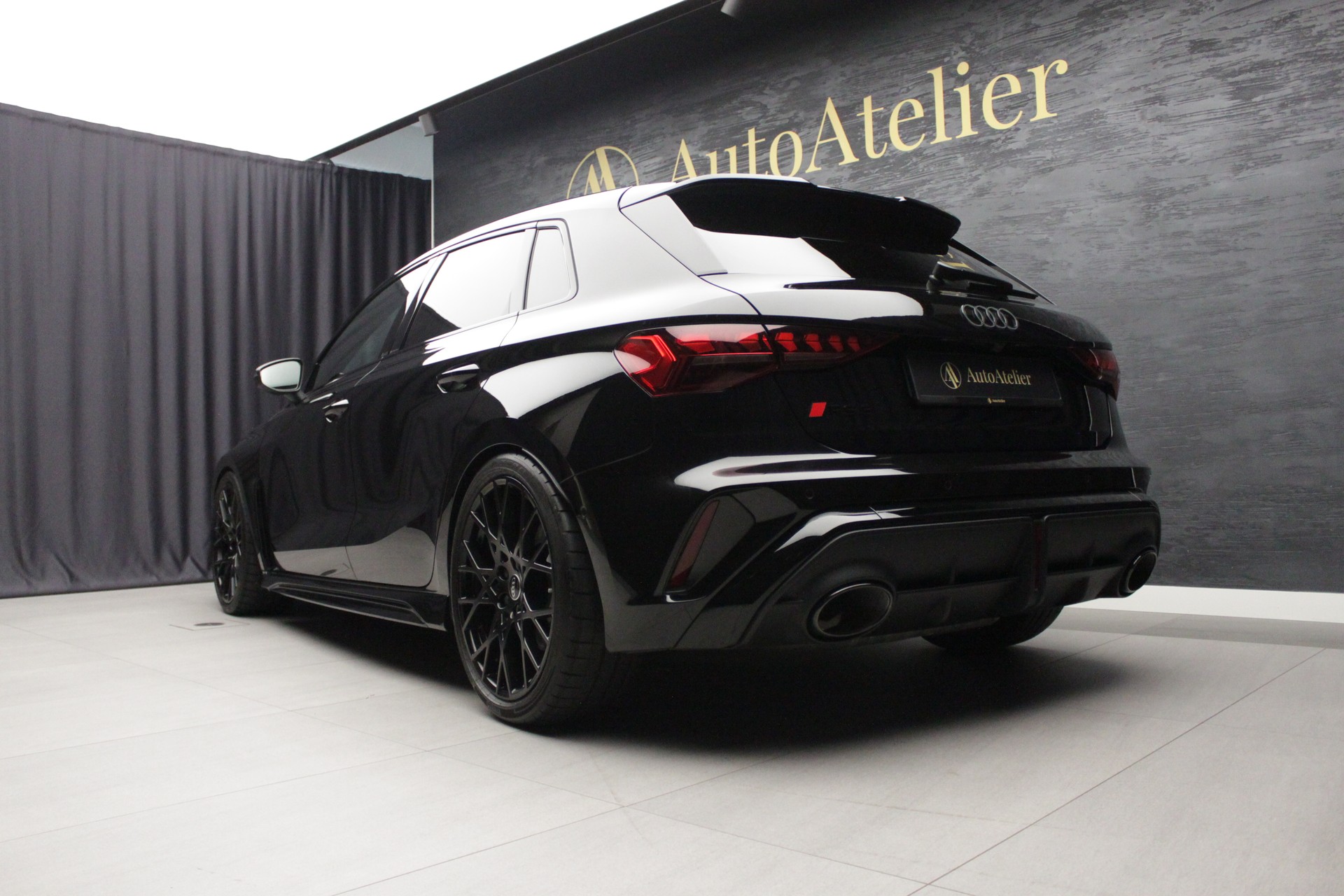 AUDI RS3 Sportback 2.5 TSI quattro S-tronic-image-11