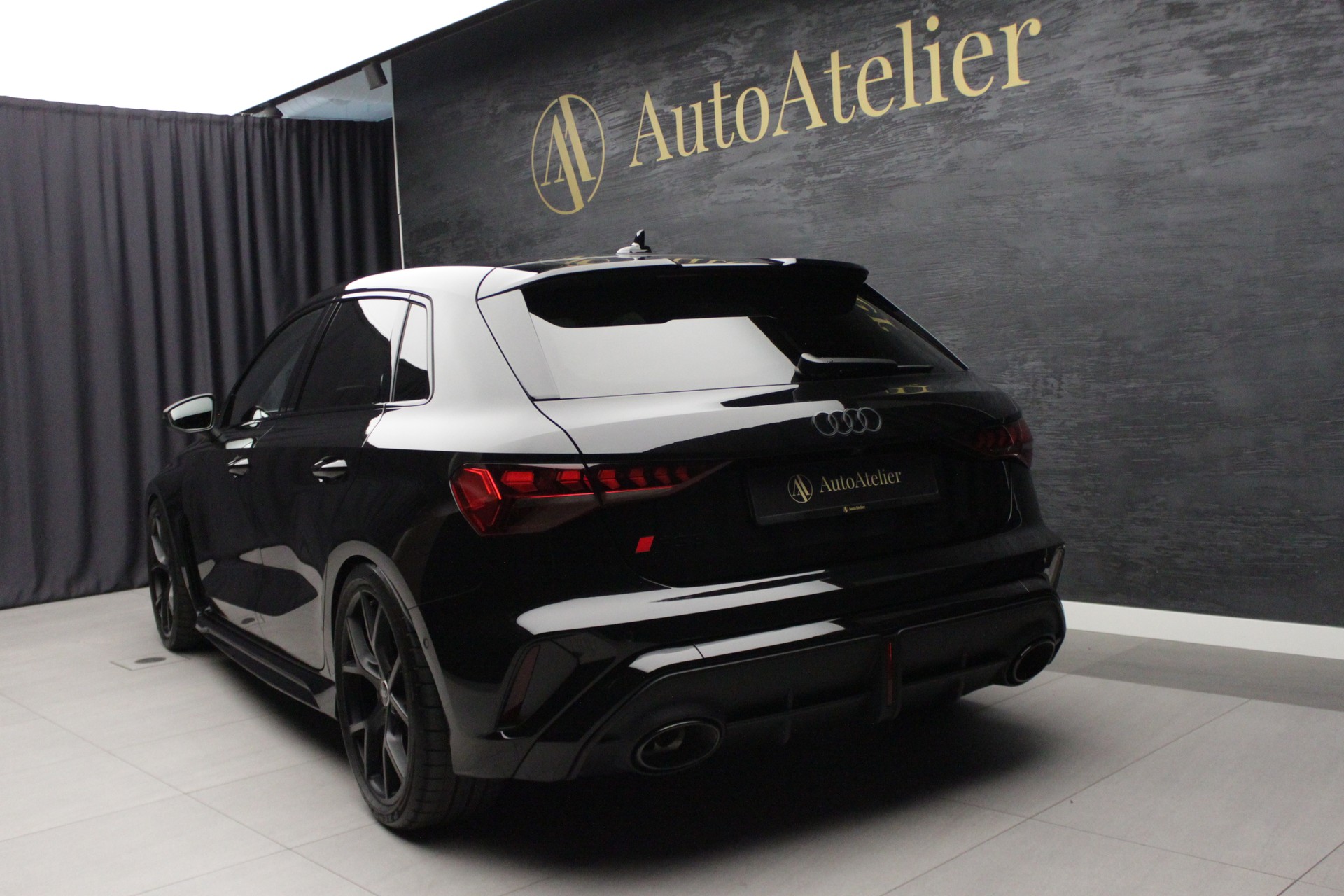 AUDI RS3 Sportback 2.5 TSI quattro S-tronic-image-8