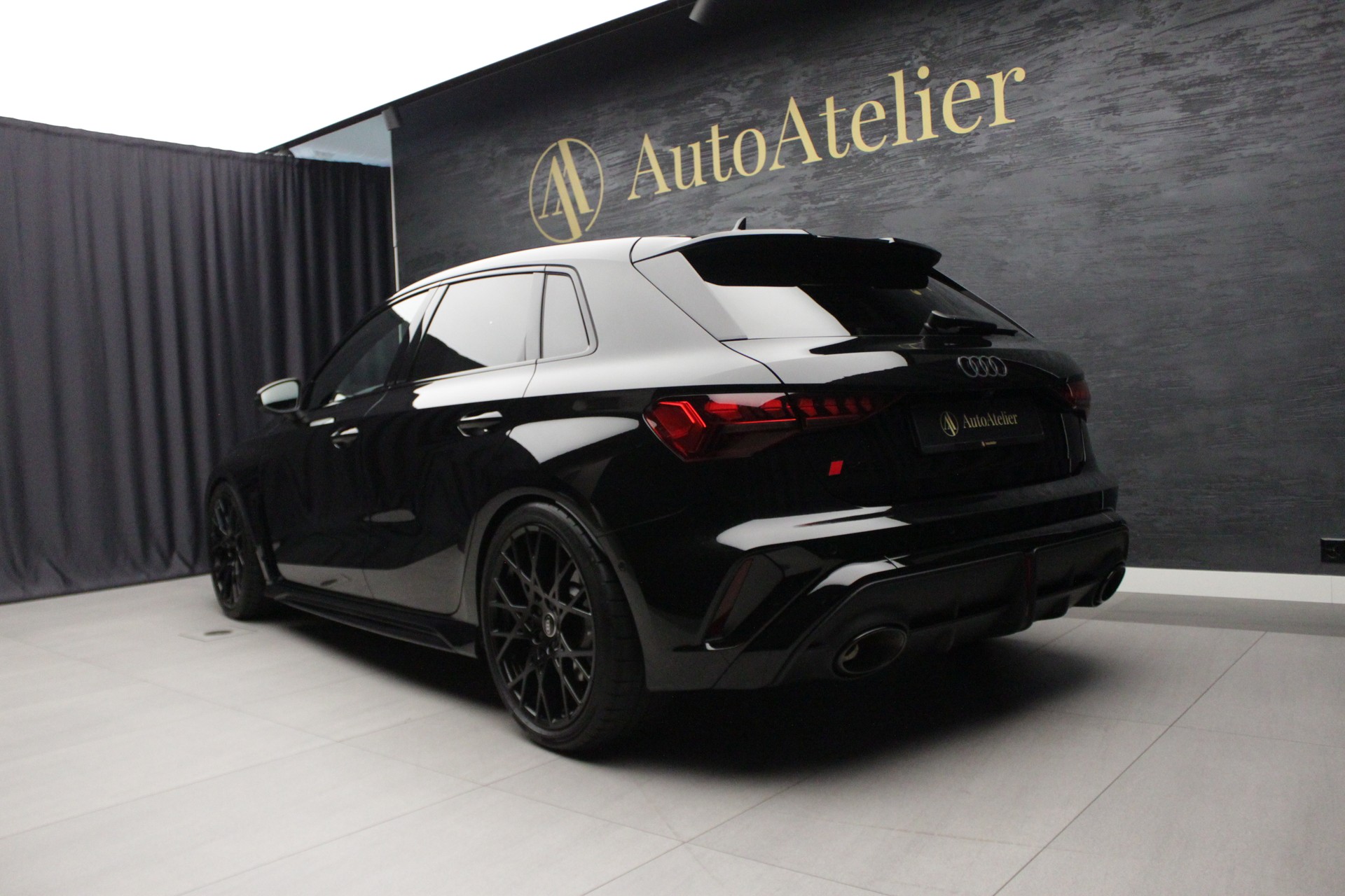 AUDI RS3 Sportback 2.5 TSI quattro S-tronic-image-12
