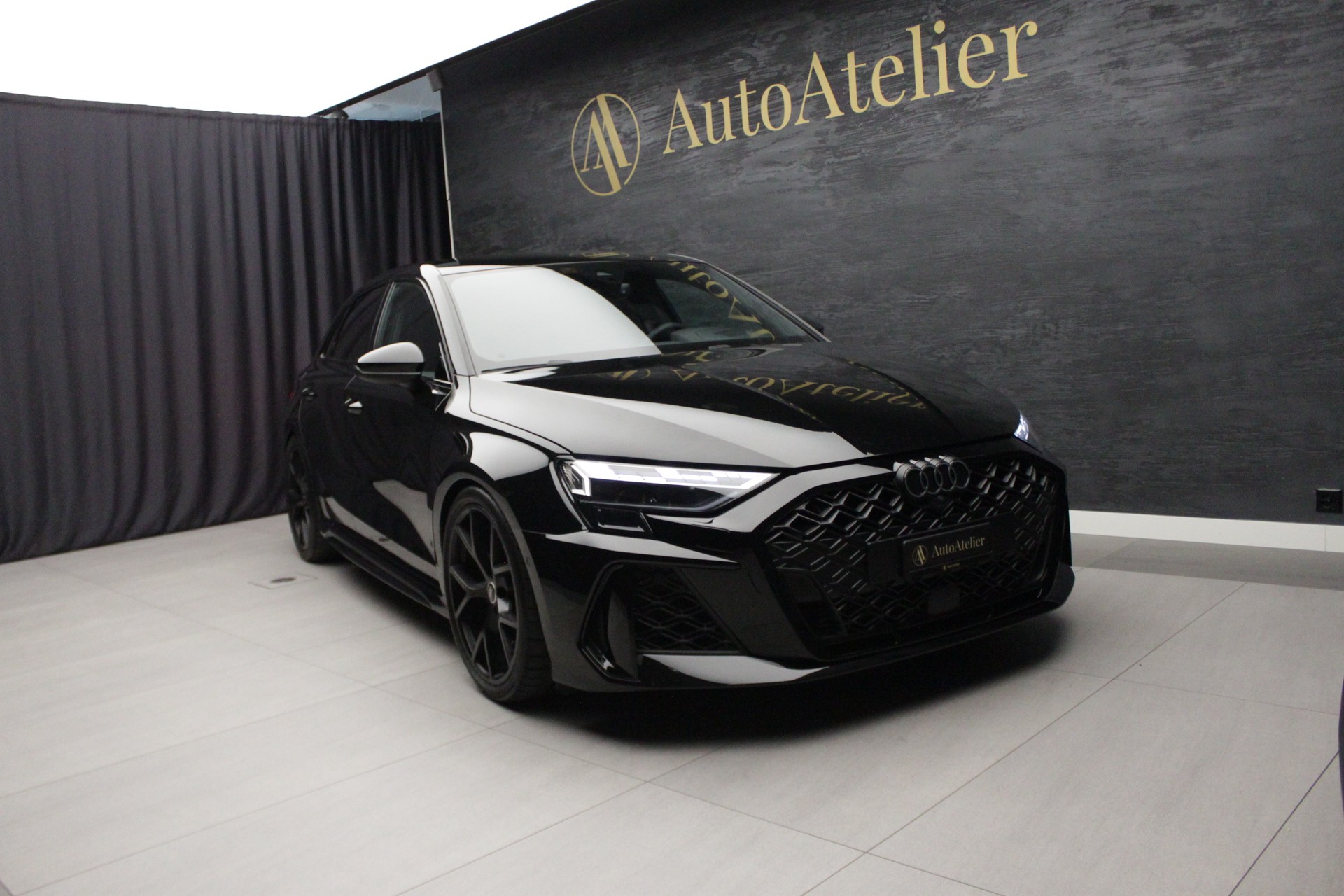 AUDI RS3 Sportback 2.5 TSI quattro S-tronic-image-4