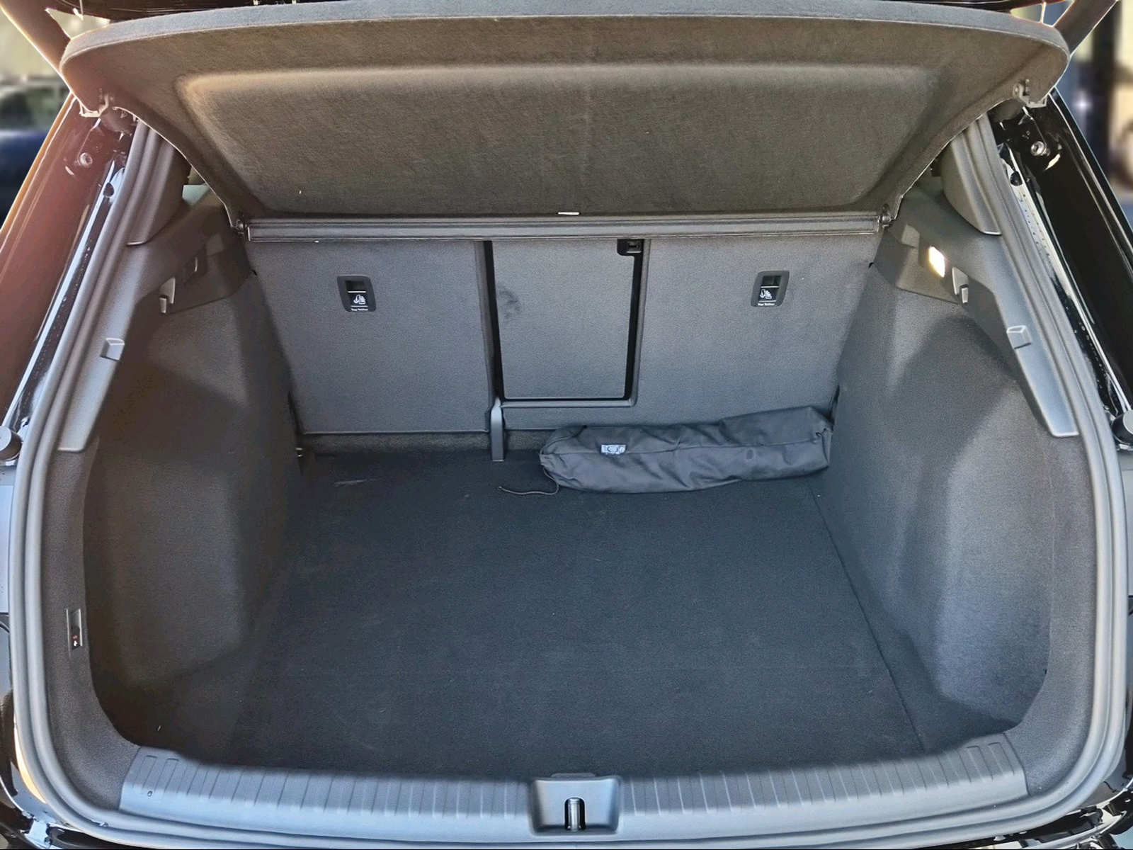 AUDI Q4 e-tron SUV quattro performance Mythosschwarz Metallic-image-5