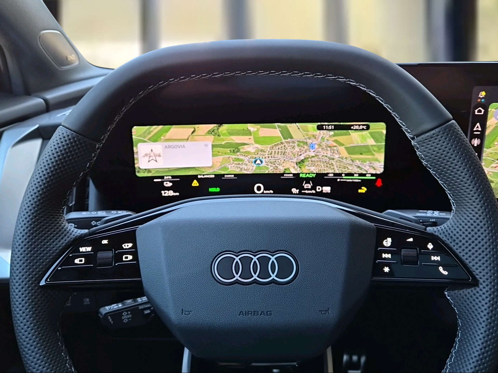 AUDI Q4 e-tron SUV quattro performance Mythosschwarz Metallic-image-11