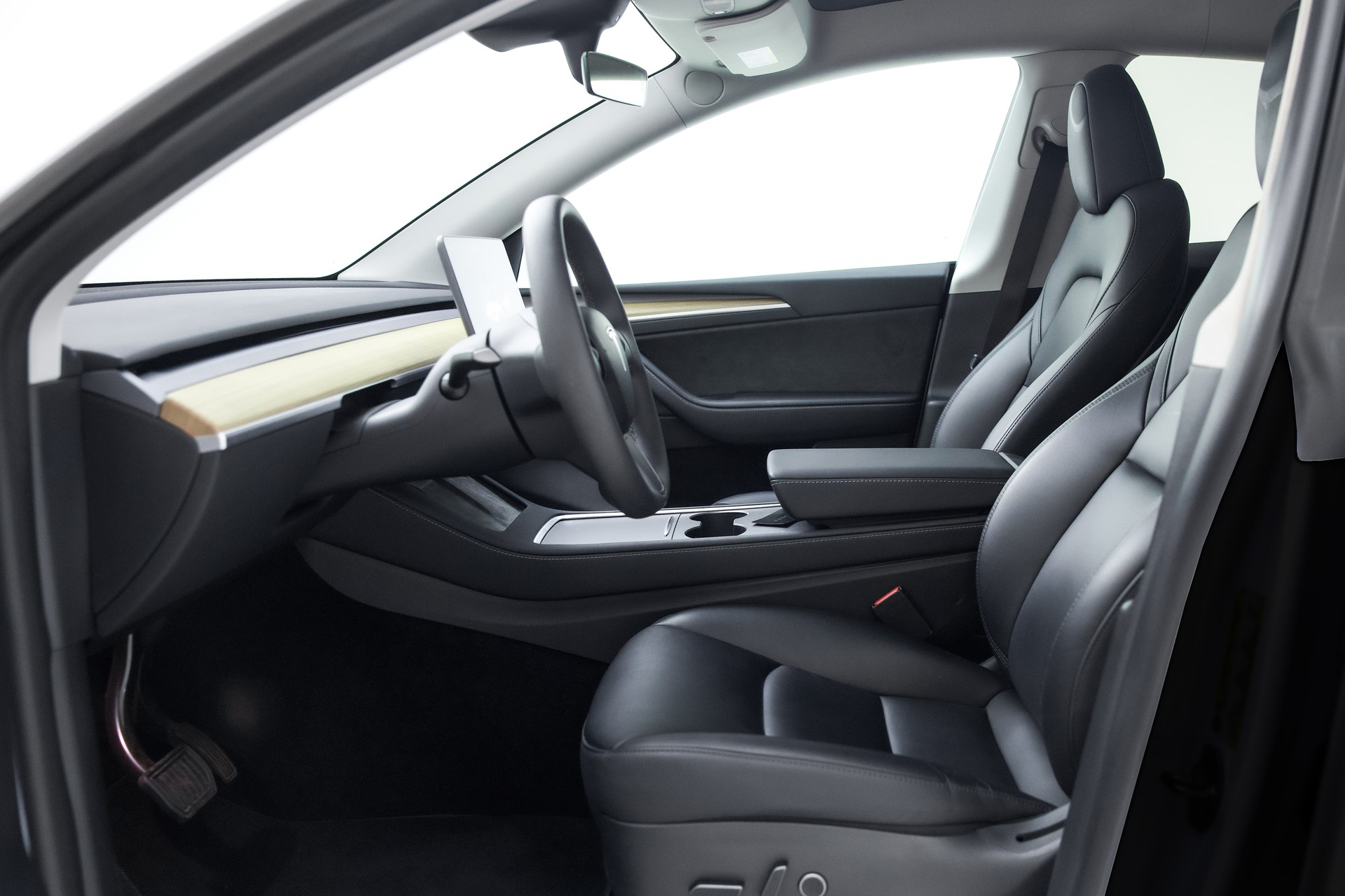 TESLA Model Y Long Range-image-19