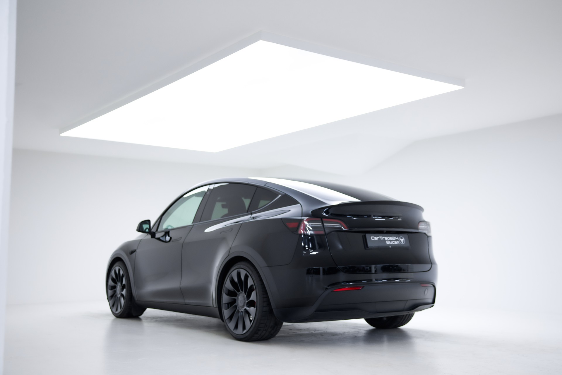 TESLA Model Y Long Range-image-10