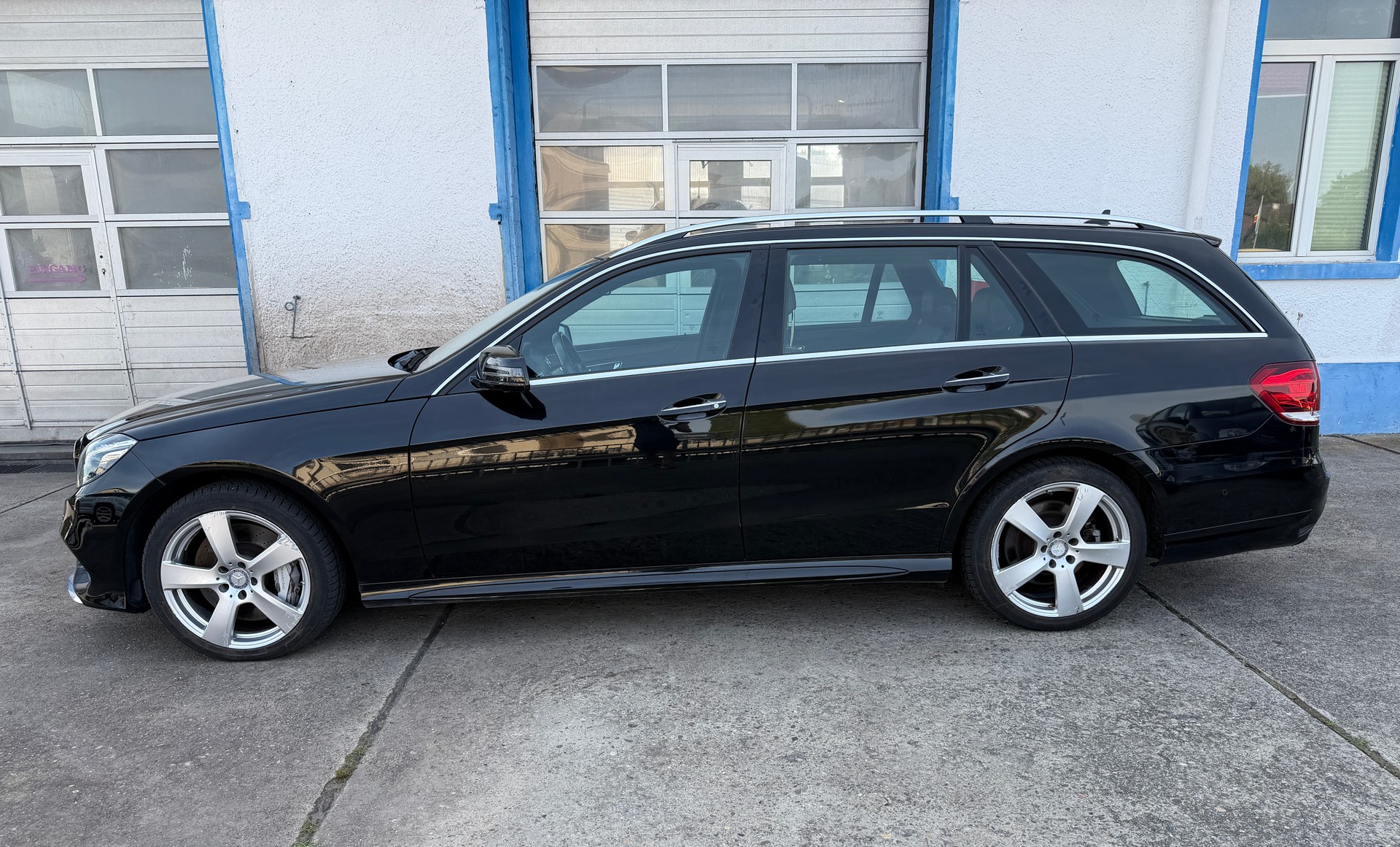 MERCEDES-BENZ E 500 Avantgarde 4Matic 7G-Tronic-image-4