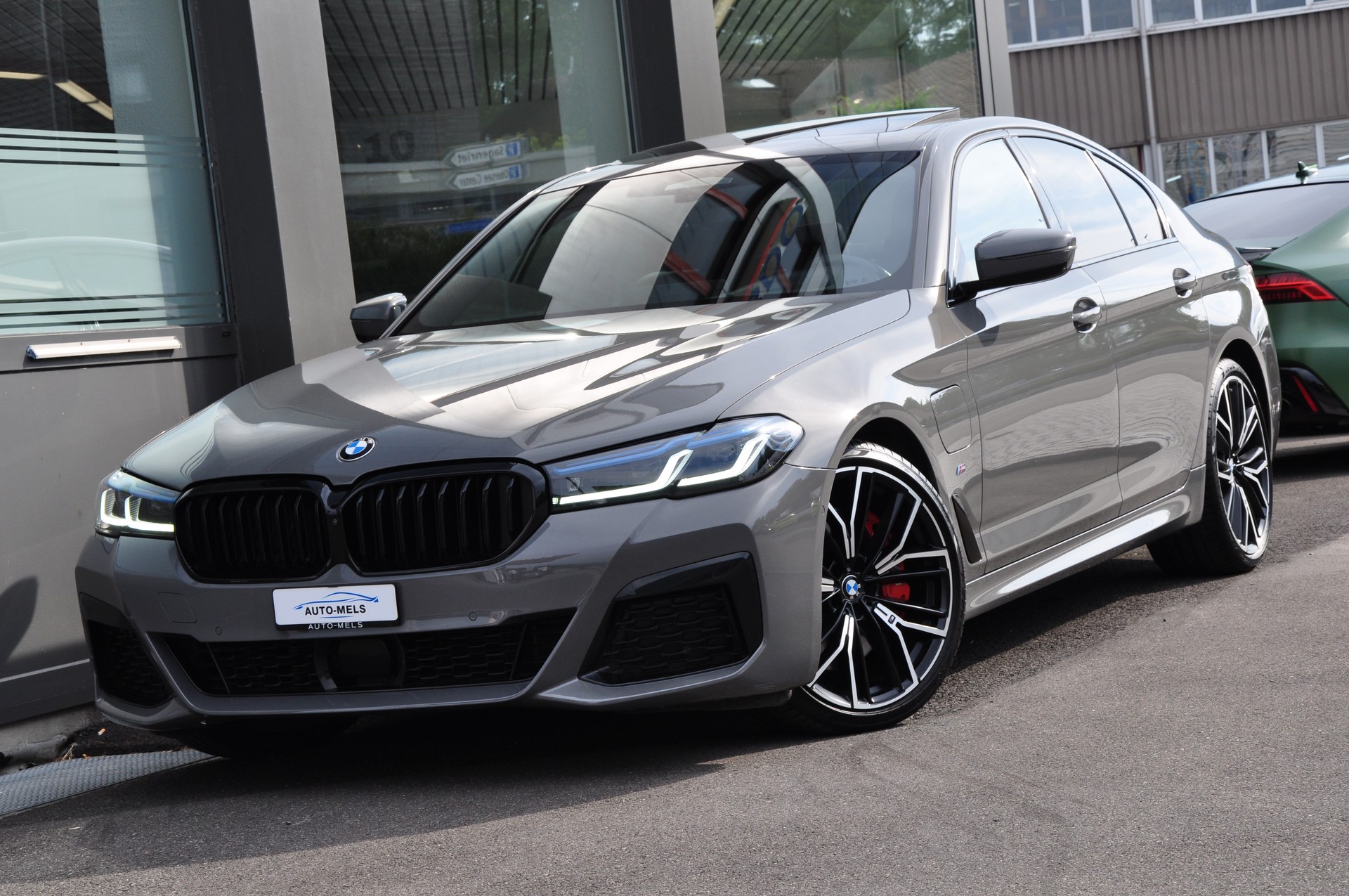 BMW 545e xDrive M Sport Steptronic-image-3