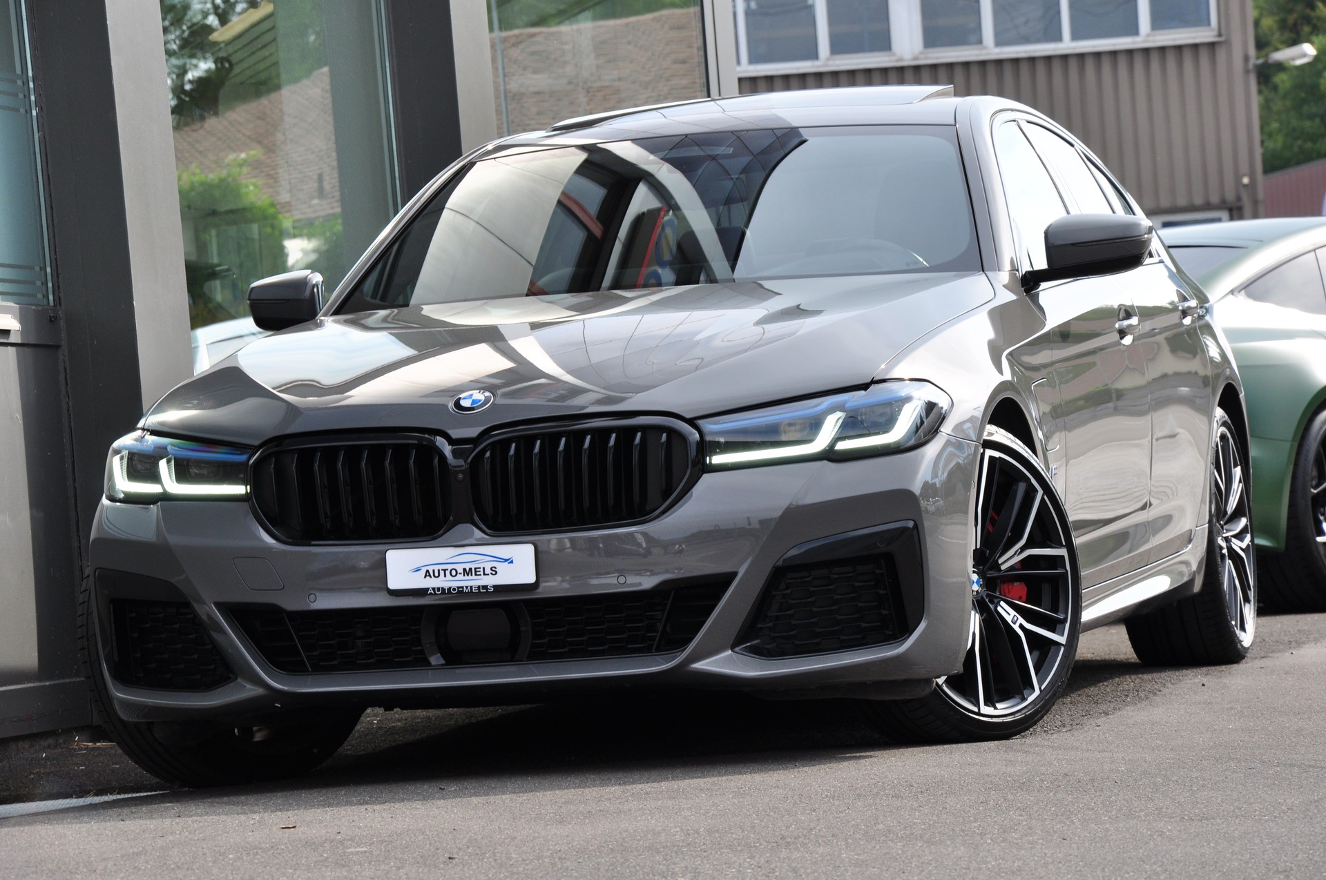 BMW 545e xDrive M Sport Steptronic-image-0
