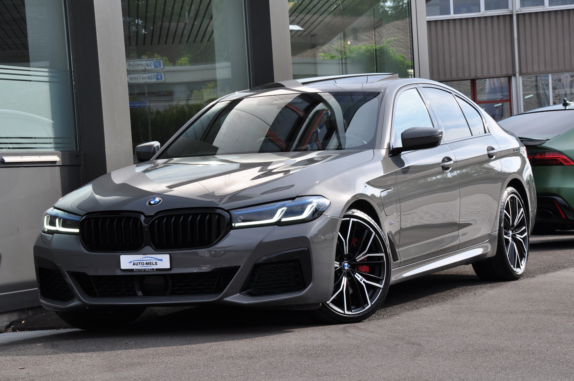 BMW 545e xDrive M Sport Steptronic-image-2