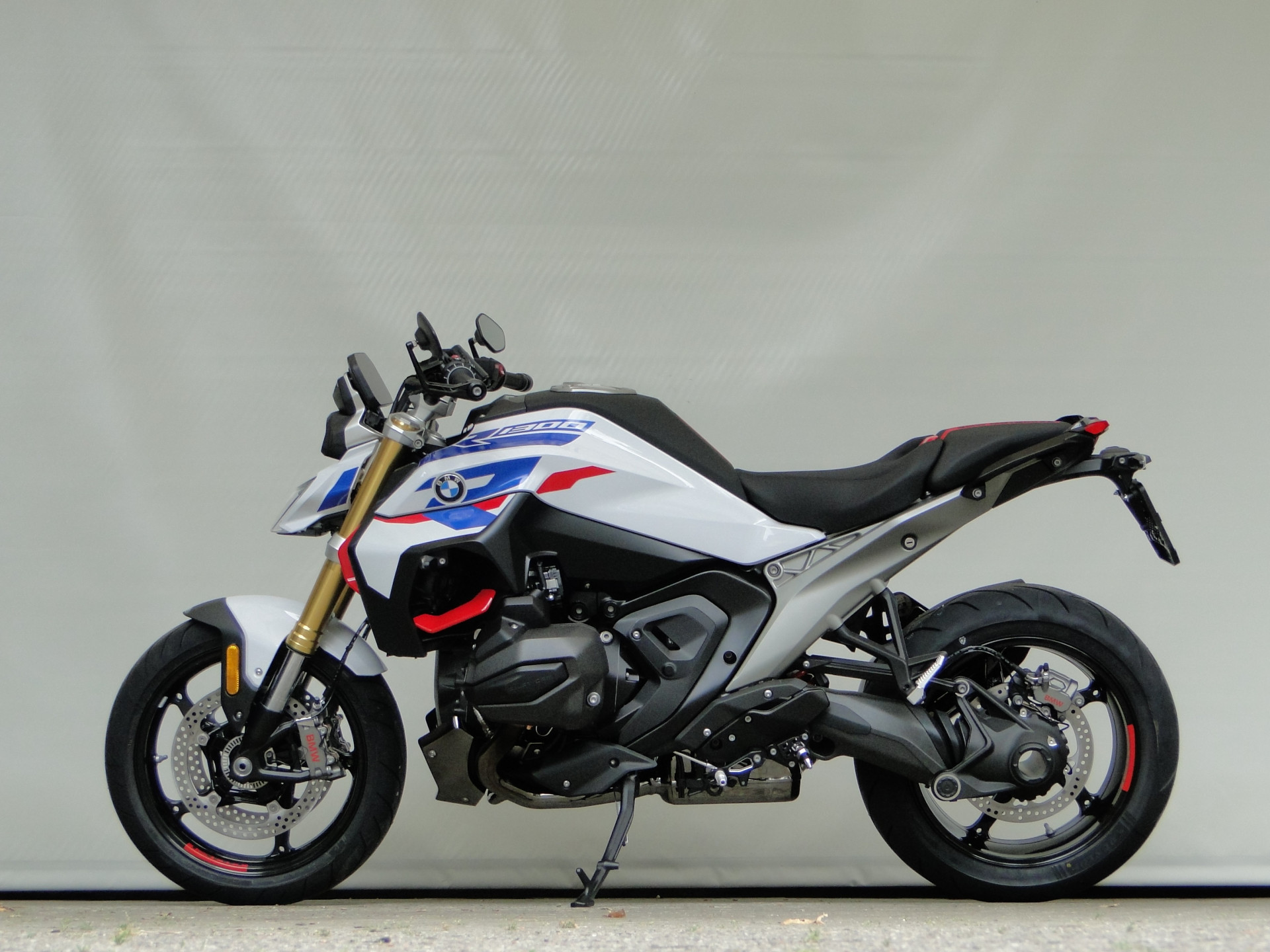 BMW R 1300 R Performance ASA, BOXER BONUS CHF 1'500.- & 2.9% LEASING-image-0
